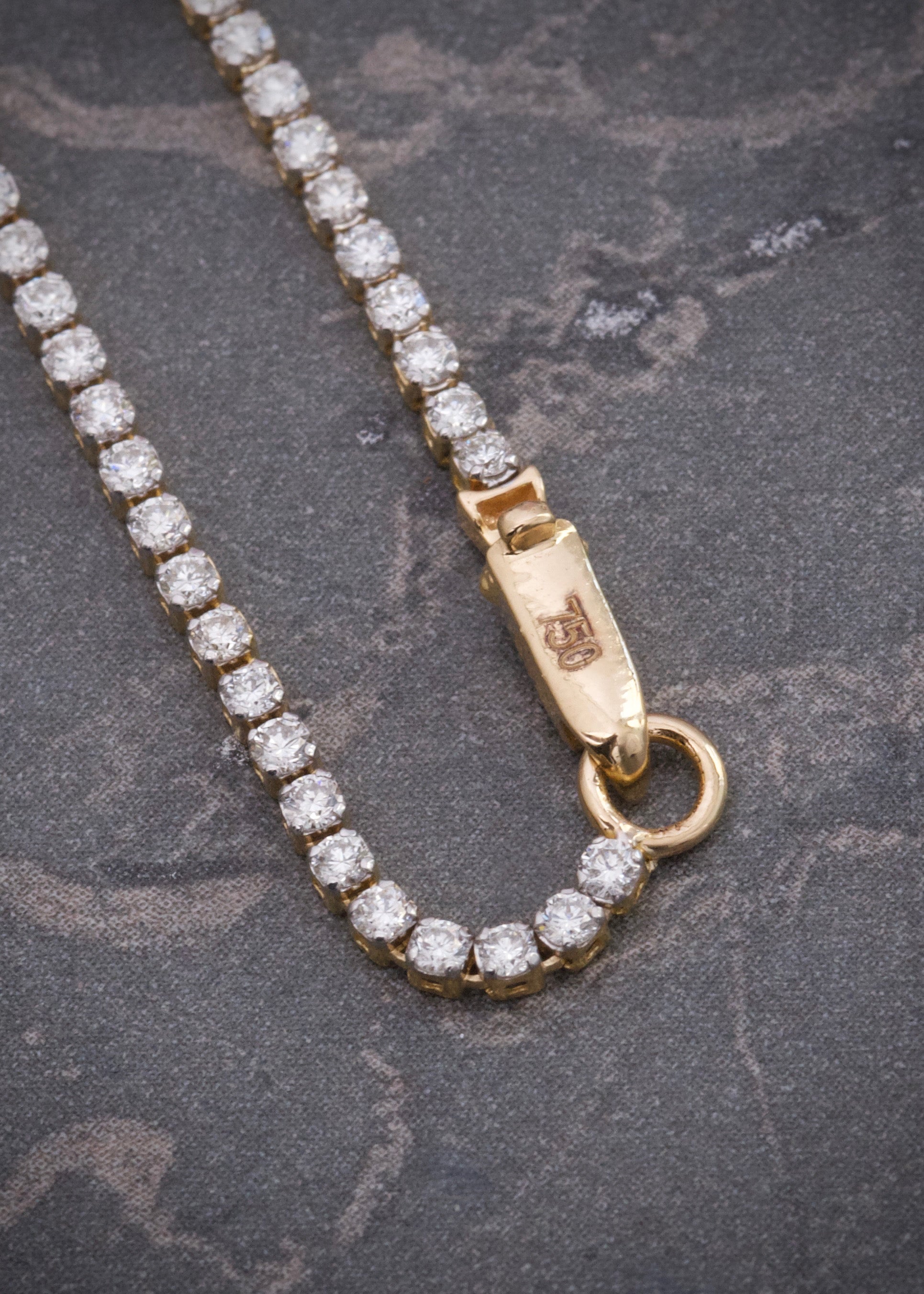 Pulso tenis con 132 pts de diamantes 2.05gr / Largo 18cm / Oro Amarillo (Joya) B