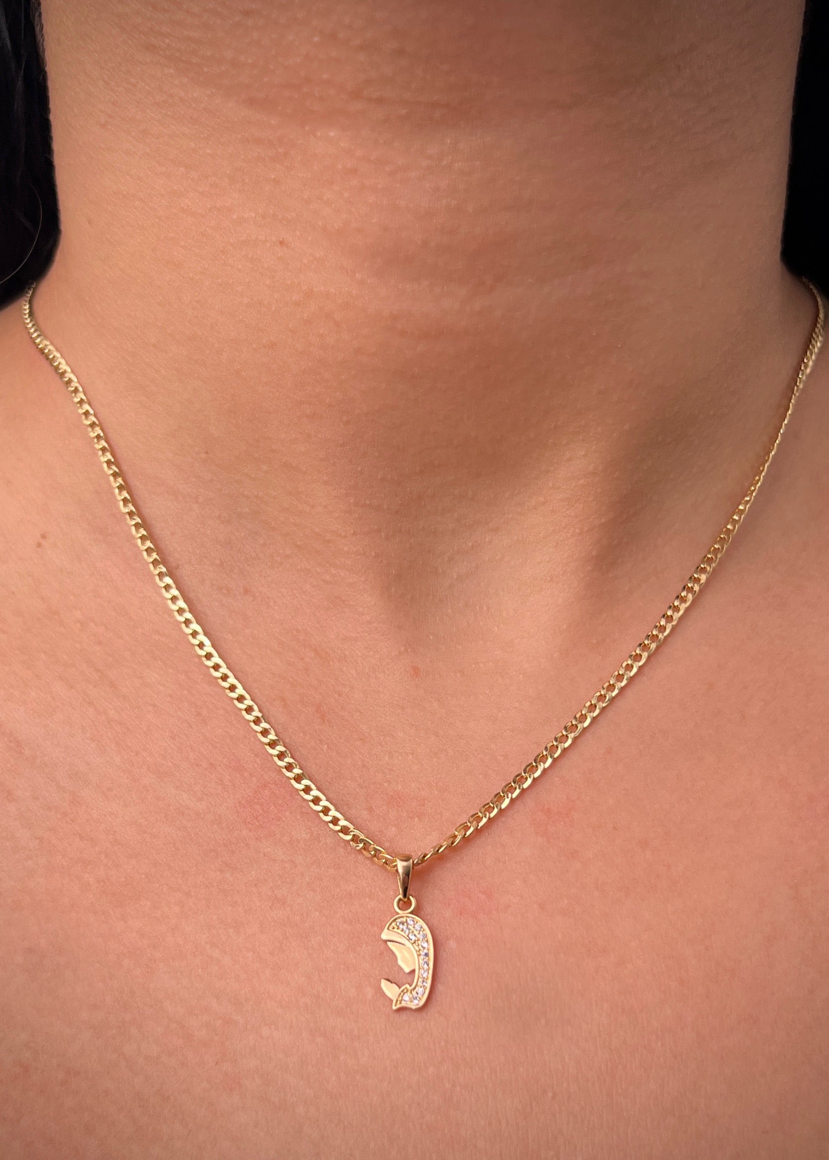 Dije virgen maria con swarovski blanco 0.7gr / Largo 1.9cm / Oro Amarillo Nac B