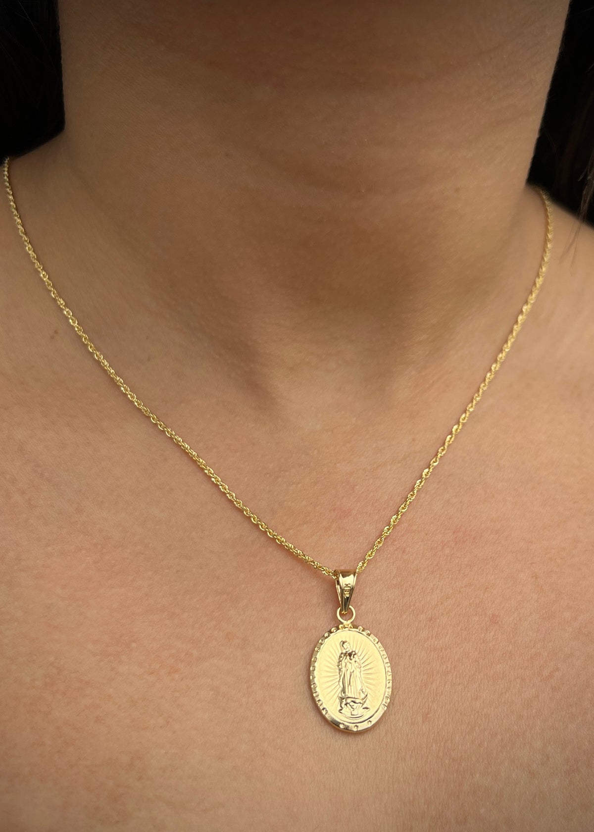 Dije virgen de guadalupe 1.55gr / Largo 3.1cm / Oro Amarillo Nac M