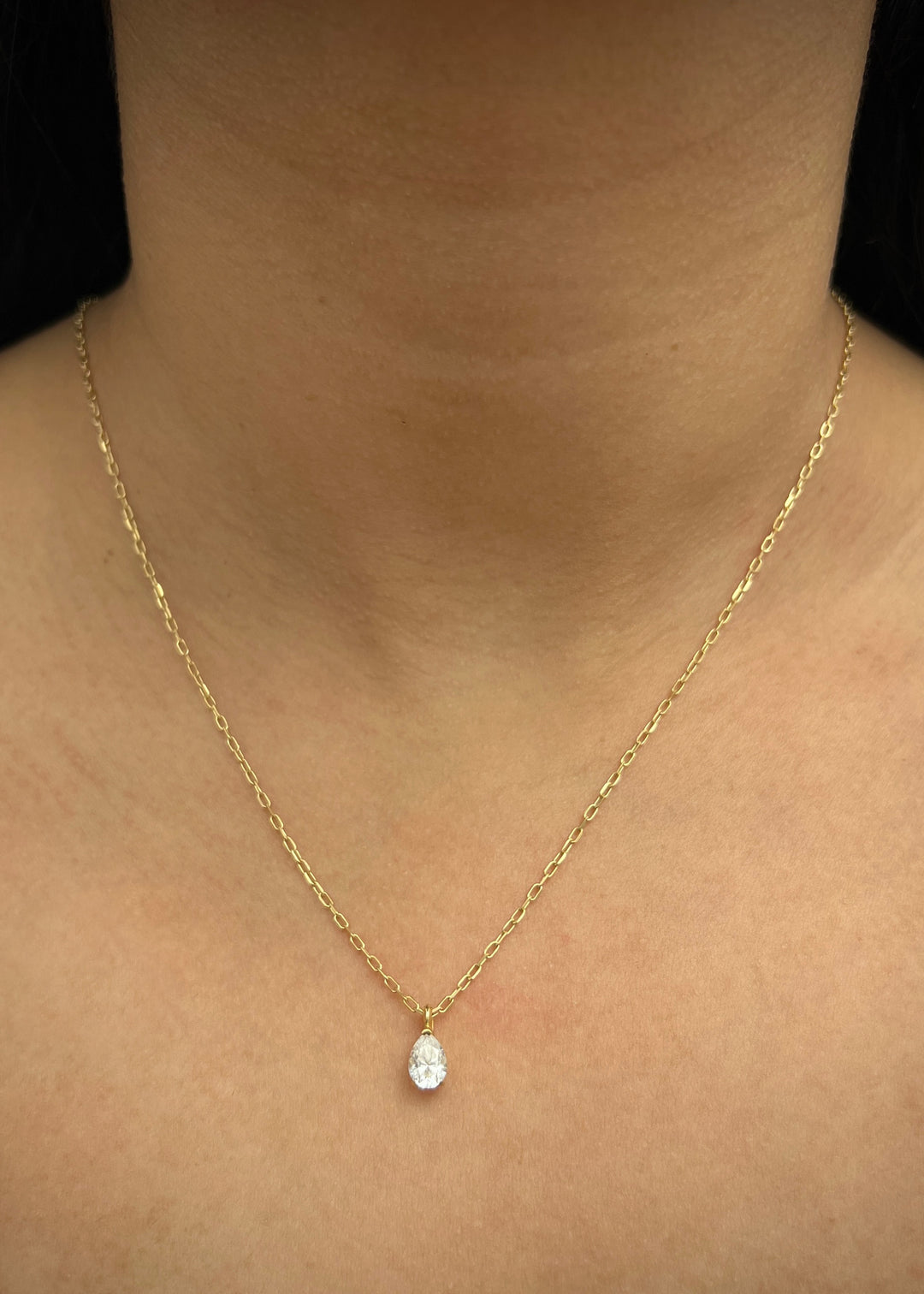 Dije con 182pts de moissanita 0.6gr / Largo 1cm — Oro Amarillo