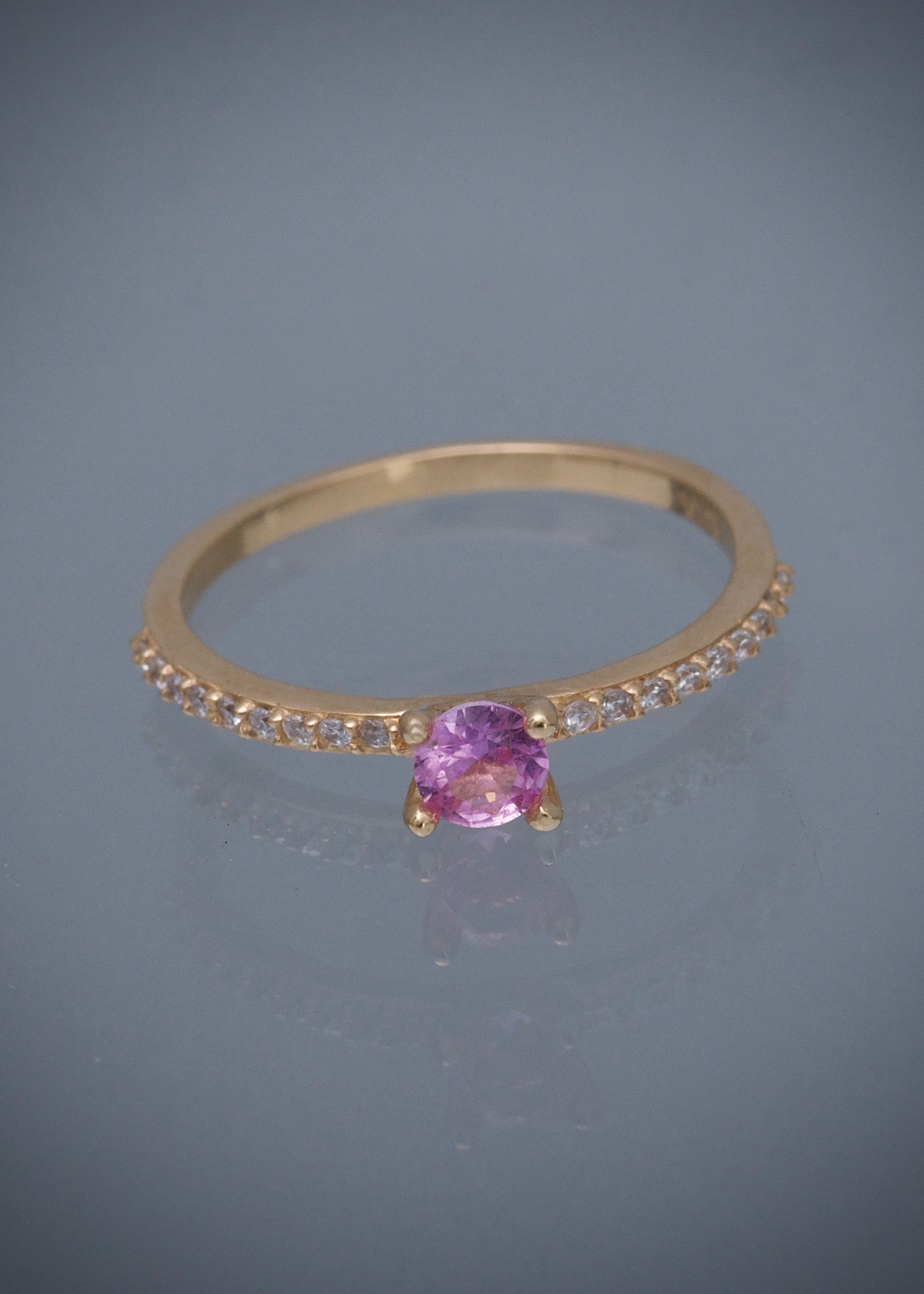 Solitario con swarovski rosado y blanco 1.75gr / Talla 6 / Oro Amarillo Nac B