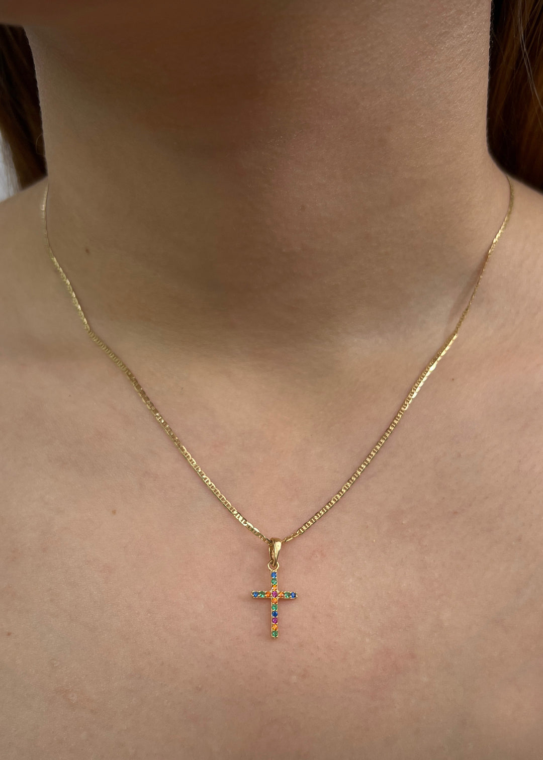 Dije cruz con swarovski multicolor 0.6gr / Largo 2cm — Oro Amarillo