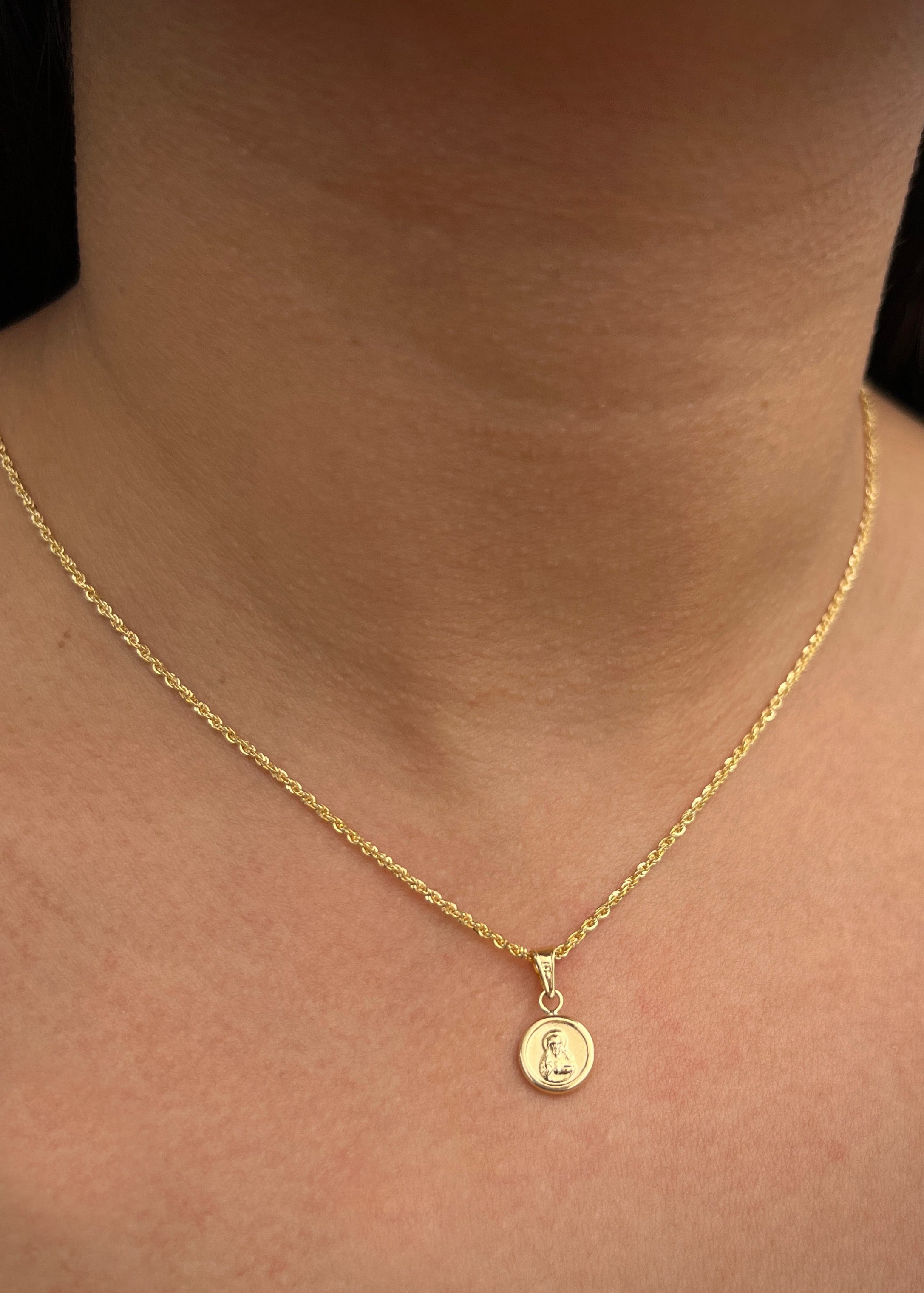 Dije corazon de jesus y virgen del carmen 0.45gr / Largo 1.6cm / Oro Amarillo Nac M