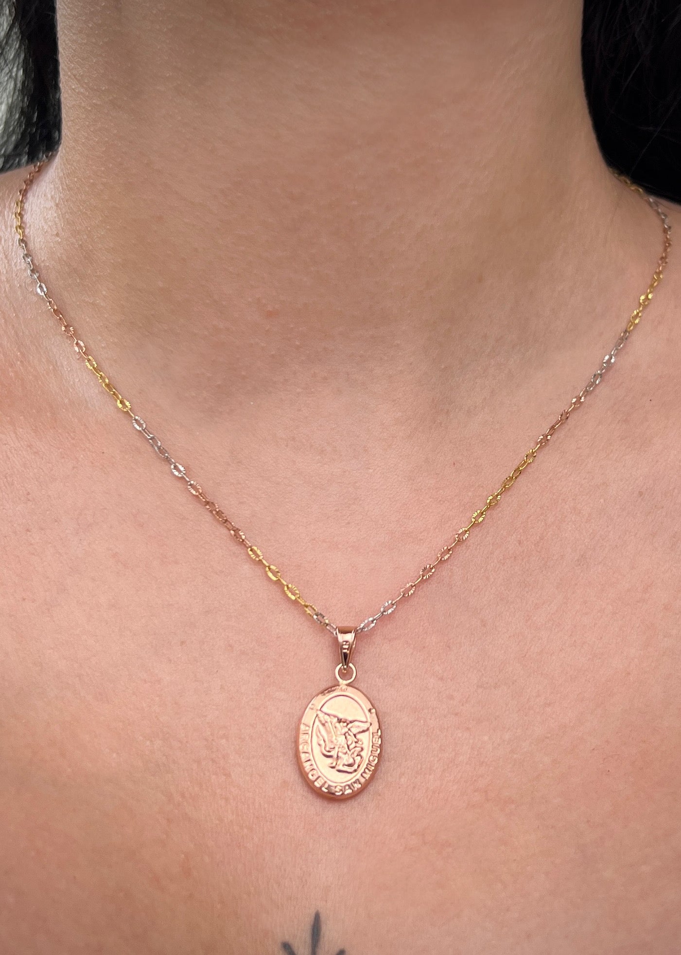 Dije arcangel san miguel 1.15gr / Largo 2.6cm / Oro Rosado Nac M