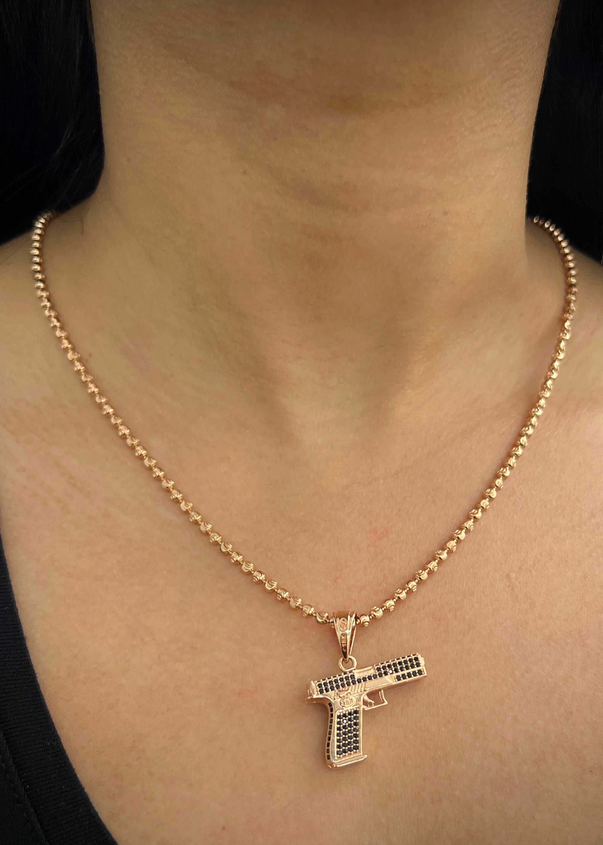 Dije pistola con swarovski negro 7gr / Largo 3cm / Oro Rosado Nac M