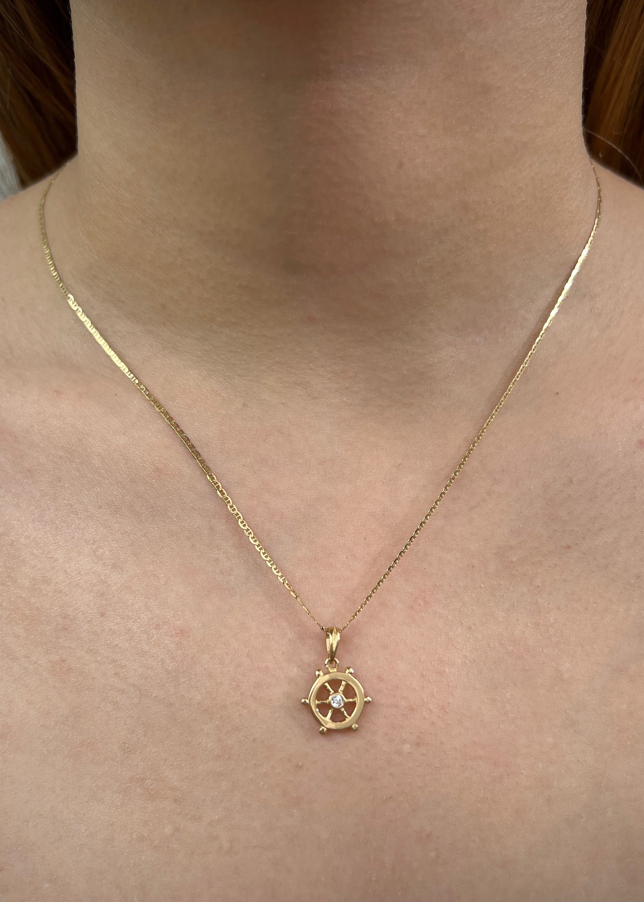 Dije timon con swarovski blanco 1.1gr / Largo 1.8cm / Oro Amarillo Nac*