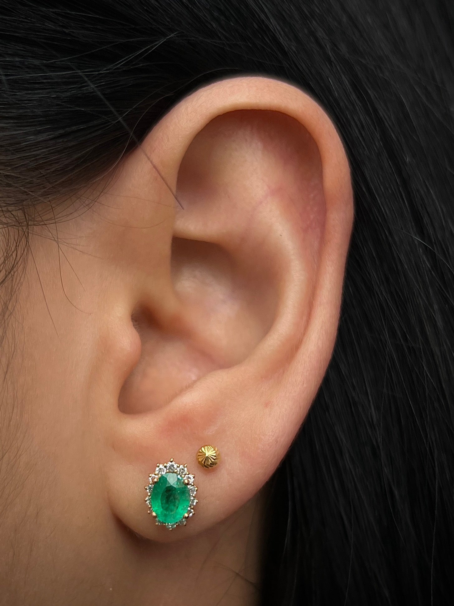 Topos con 116pts esmeralda / 28pts diamante 2.4gr / Largo 0.92cm / Oro Rosado Nac (Joya) M