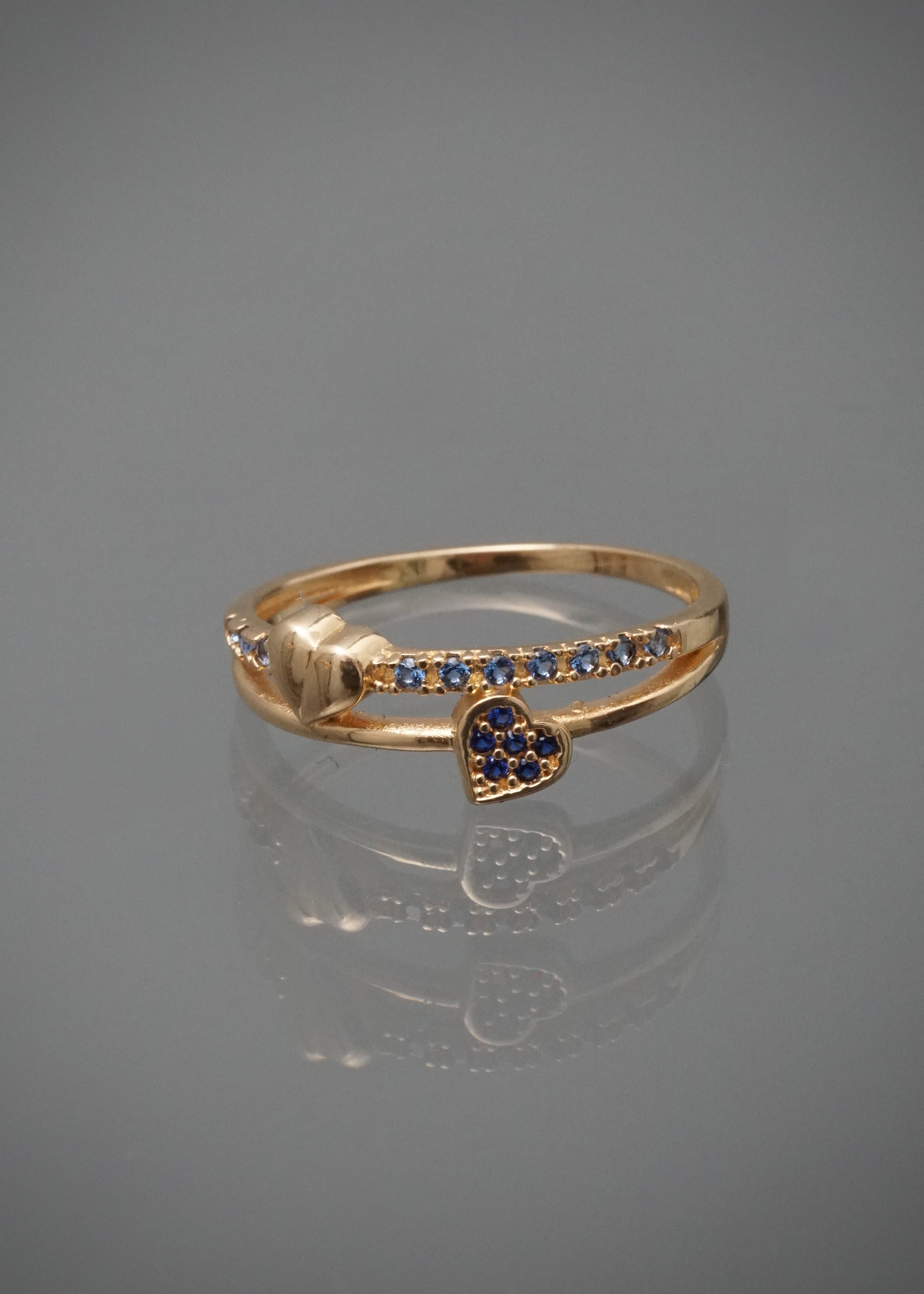 Anillo corazones con swarovski azul 2.3gr / Talla 7 1/ 4 / Oro Amarillo Nac B