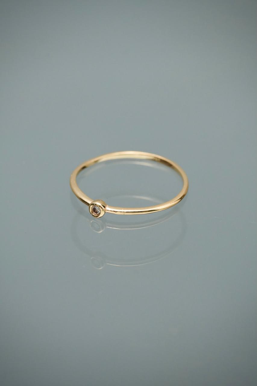 Solitario Con swarovski blanco 0.7gr / Talla 6 1/4 / Oro Amarillo Nac B