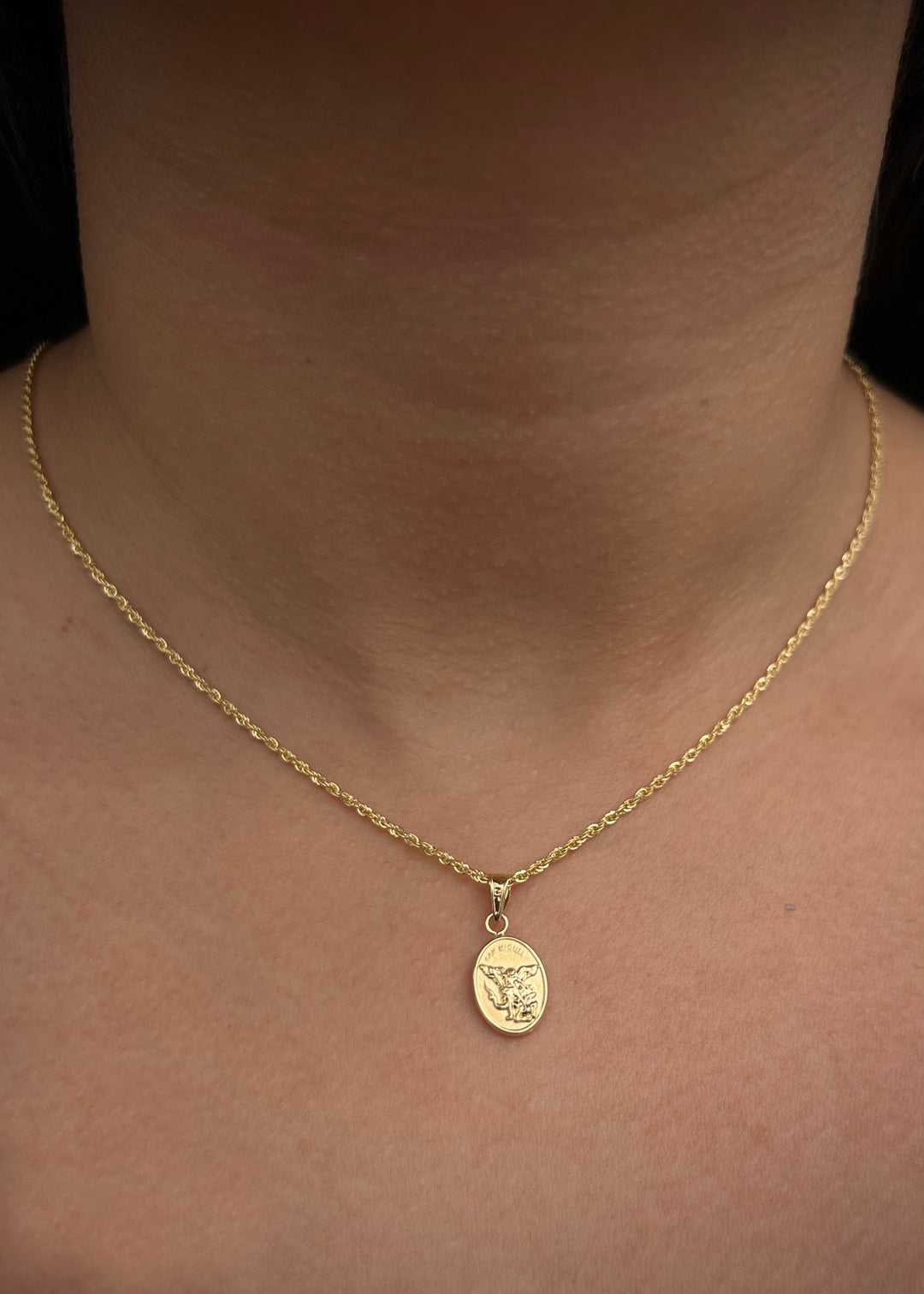 Dije arcangel san miguel 0.55gr / Largo 1.9cm — Oro Amarillo
