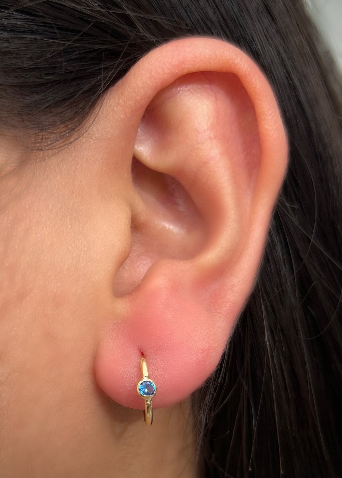 Candongas con Swarovski Azul 0.5gr / 1.1cm / 3.4mm — Oro Amarillo