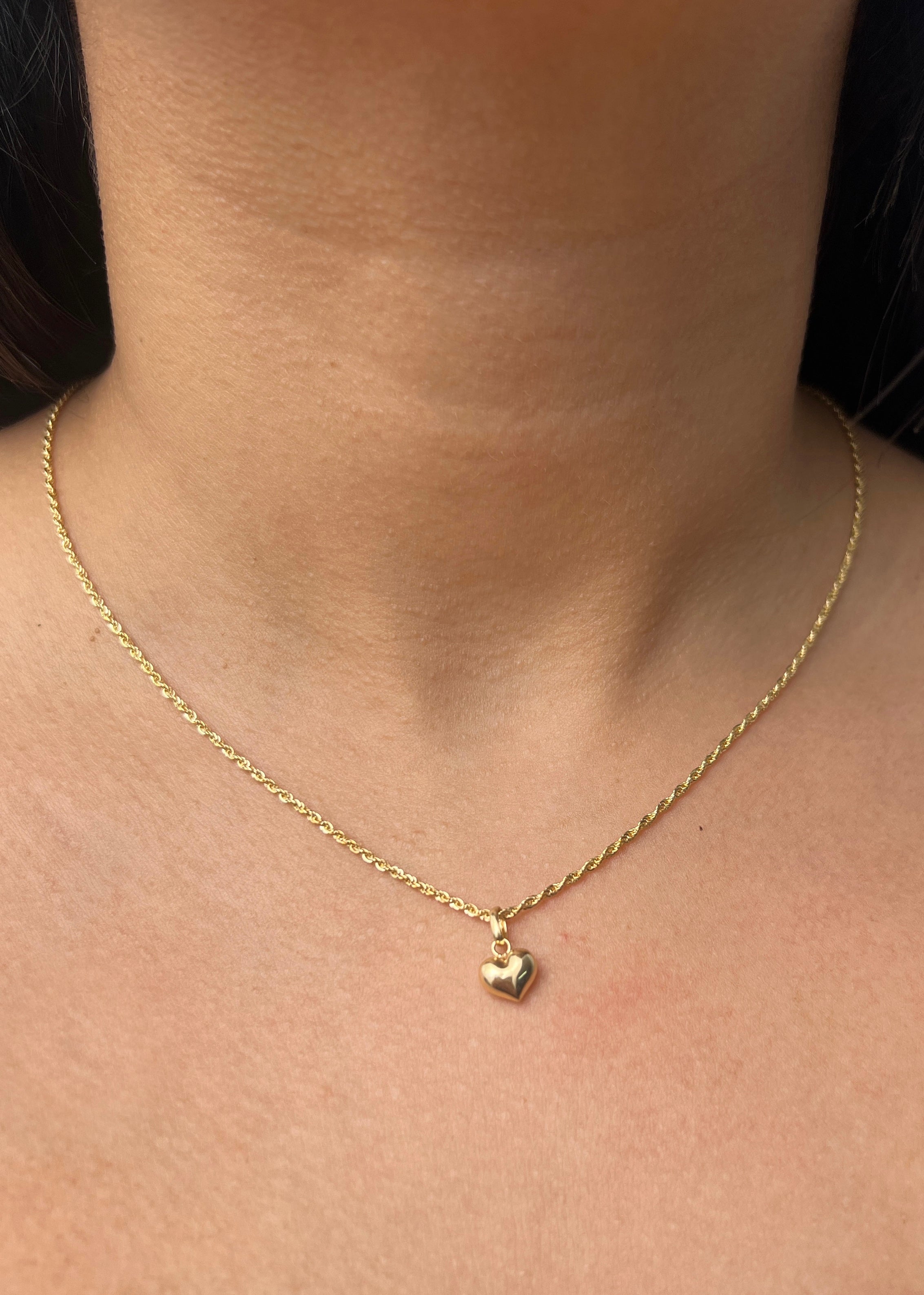 Dije de corazon liso 0.35gr / Largo 1.3cm — Oro Amarillo