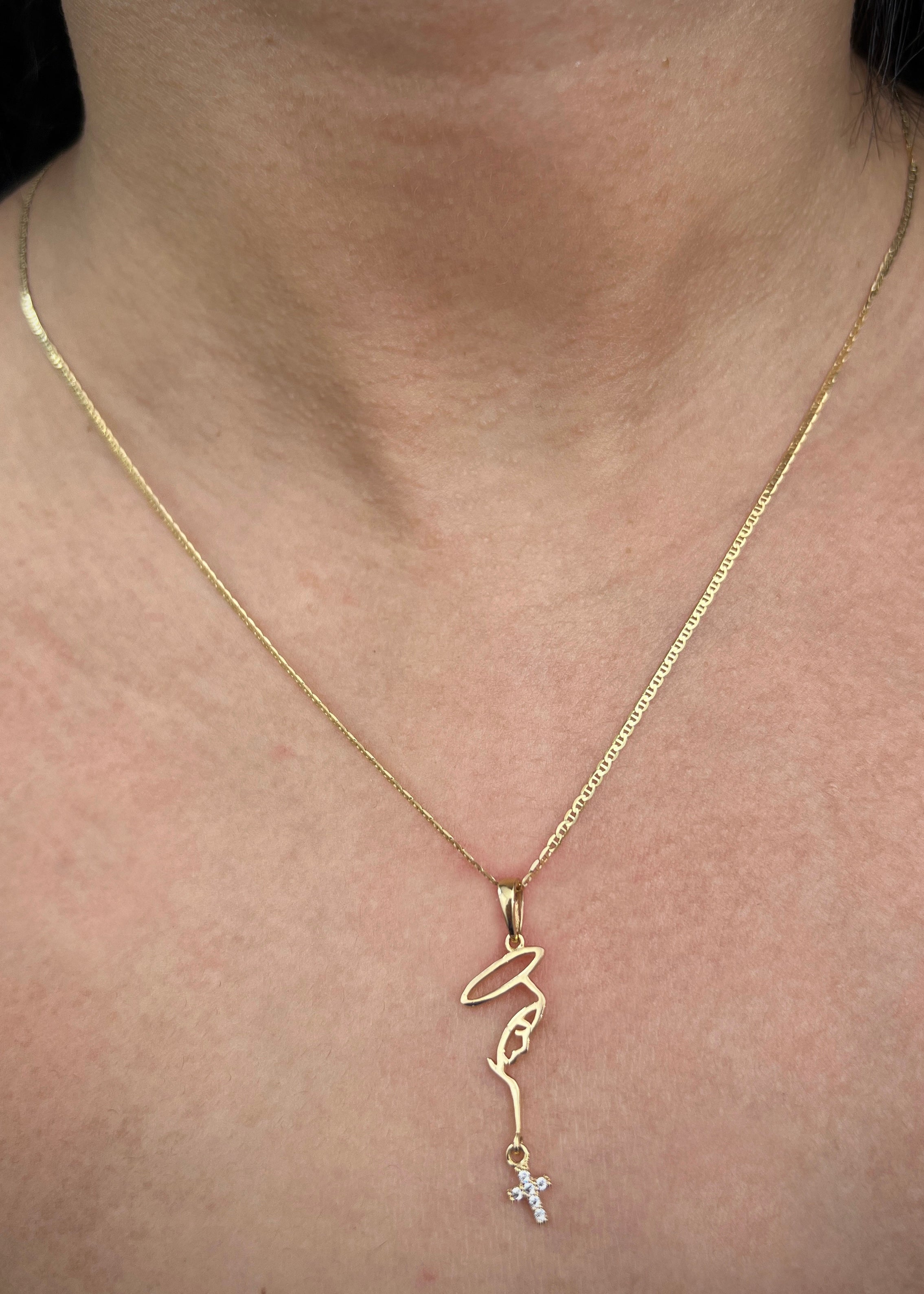 Dije virgen maria con swarovski blanco 1.05gr / Largo 3.5cm / Oro Amarillo Nac P