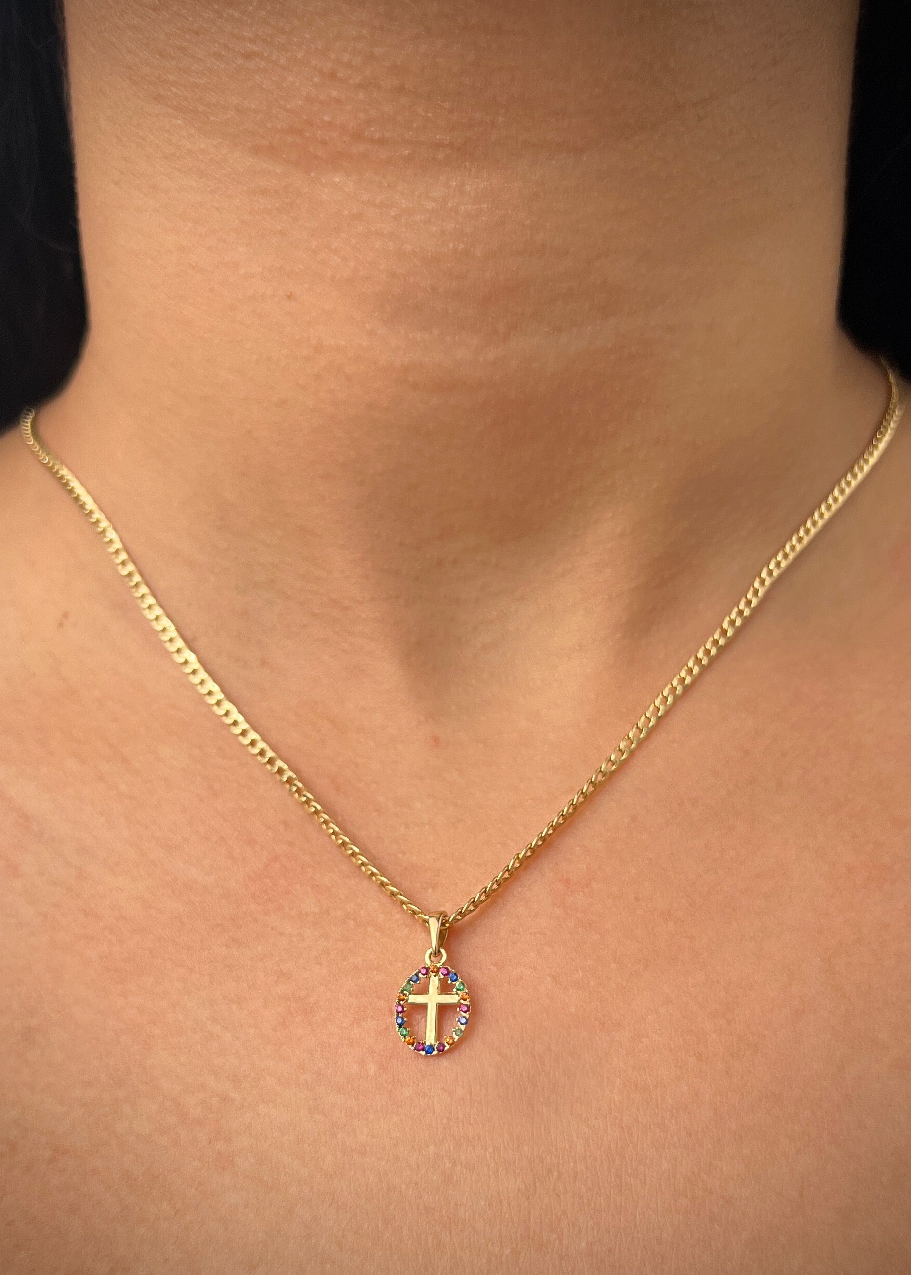 Dije medalla de cruz con swarovski multicolor 0.65gr / Largo 1.8cm / Oro Amarillo Nac B