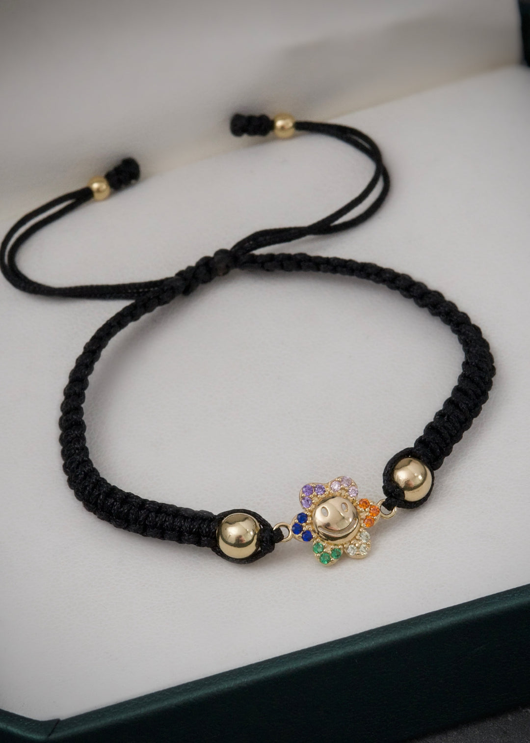 Pulsera en hilo negro con herraje flor 1.25gr — Oro Amarillo