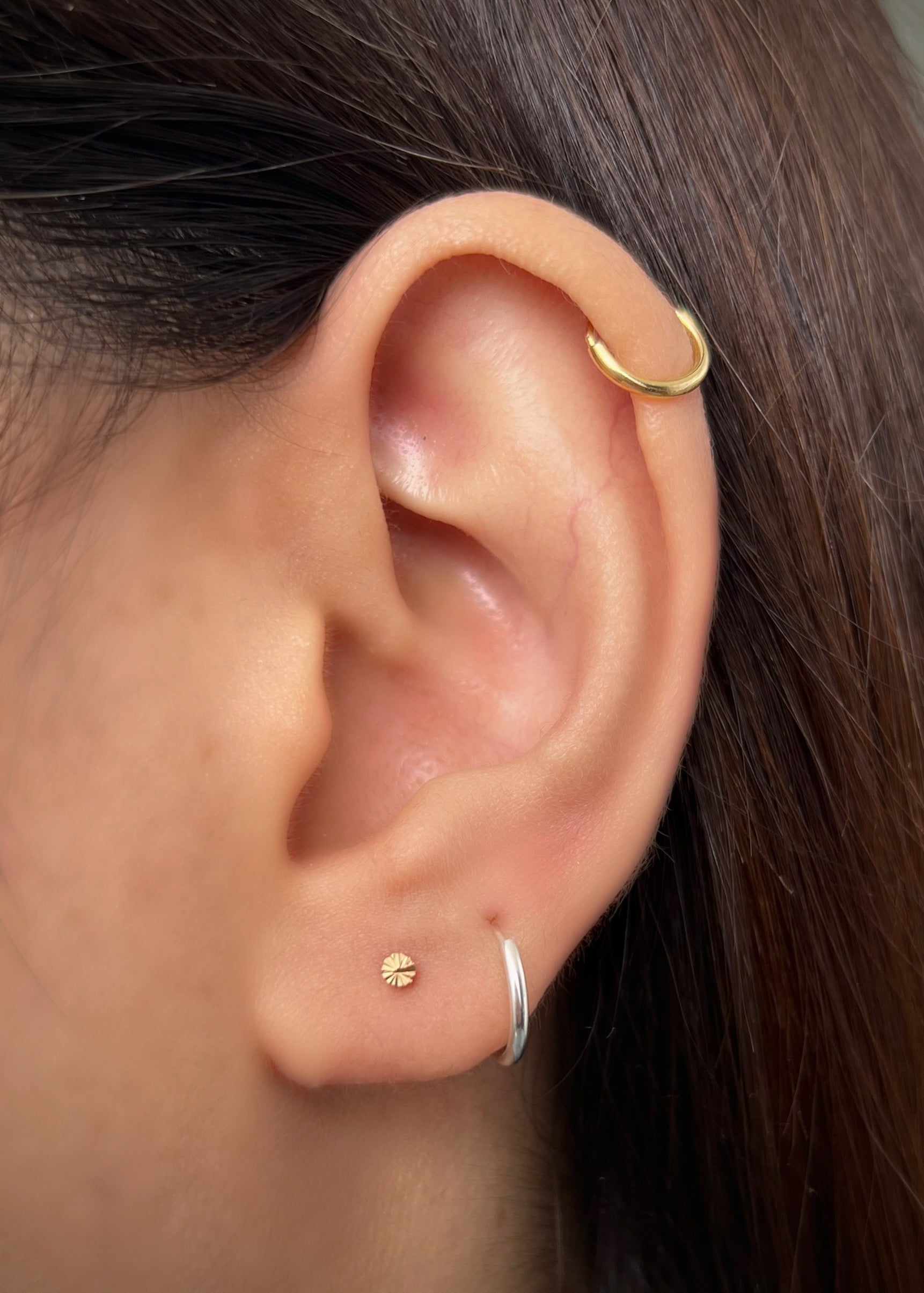 Topos Circulo Diamantado 0.4gr / Largo 0,22cm / Oro Amarillo Nac B