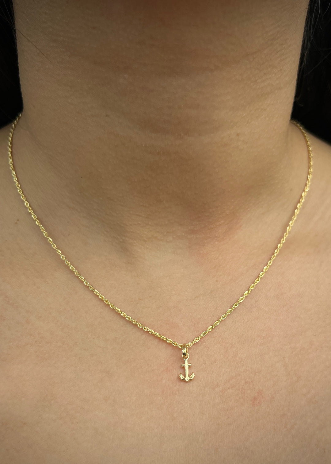 Dije Ancla 0.2gr / Largo 1.4cm — Oro Amarillo