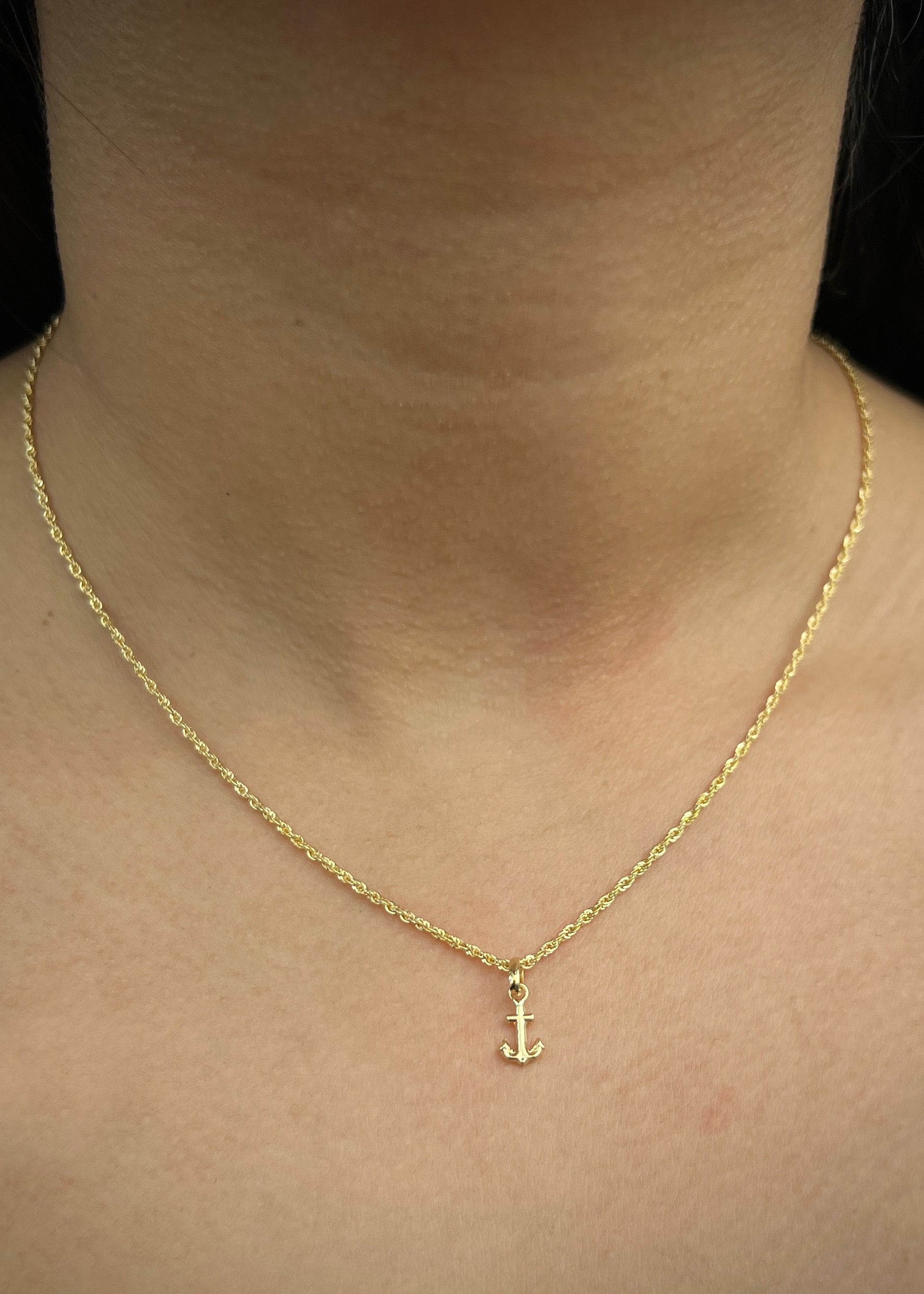Dije ancla 0.25gr / Largo 1.4cm — Oro Amarillo