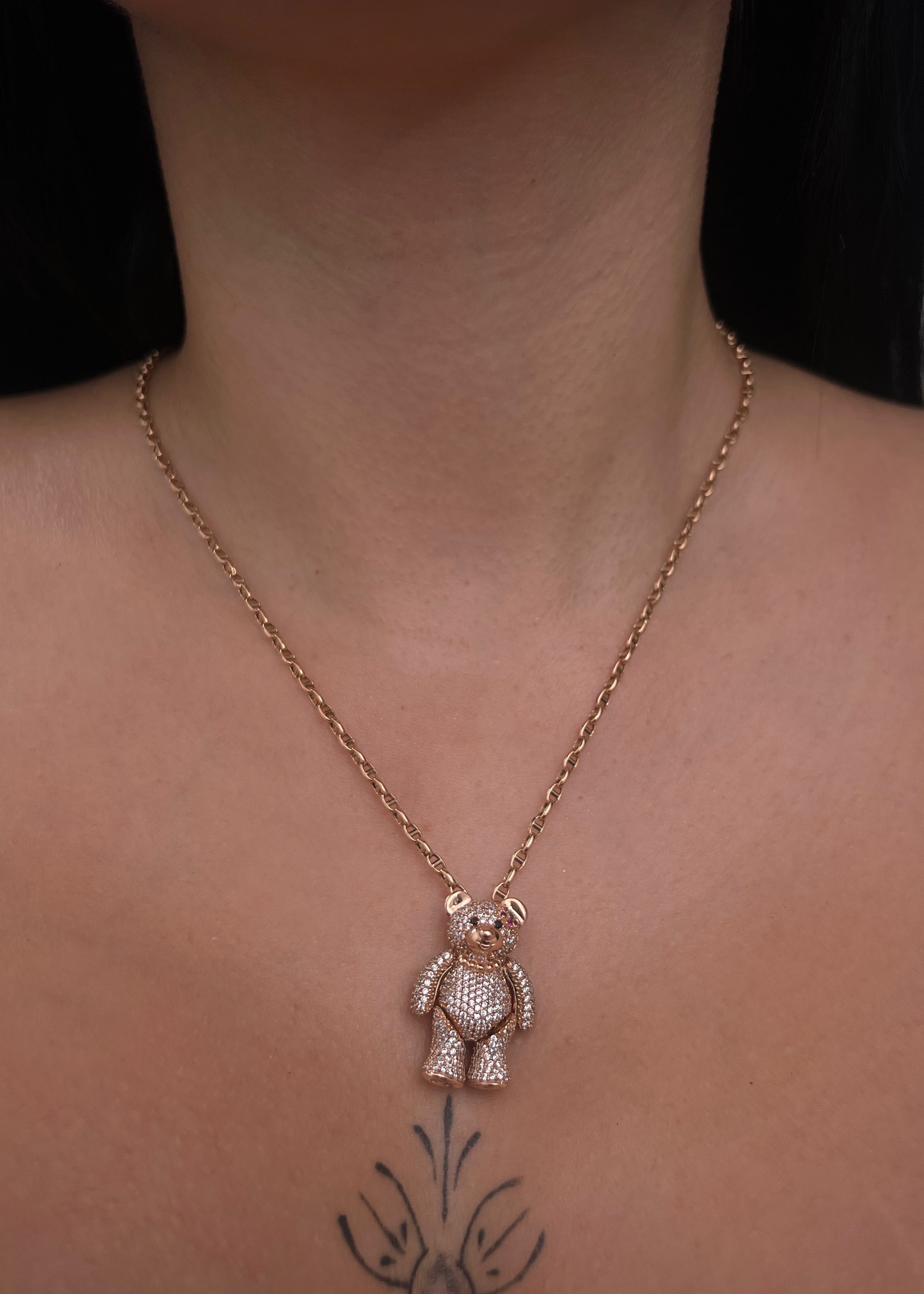 Dije oso con swarovski blanco 9.35gr / Largo 2.8cm / Oro Rosado Nac B