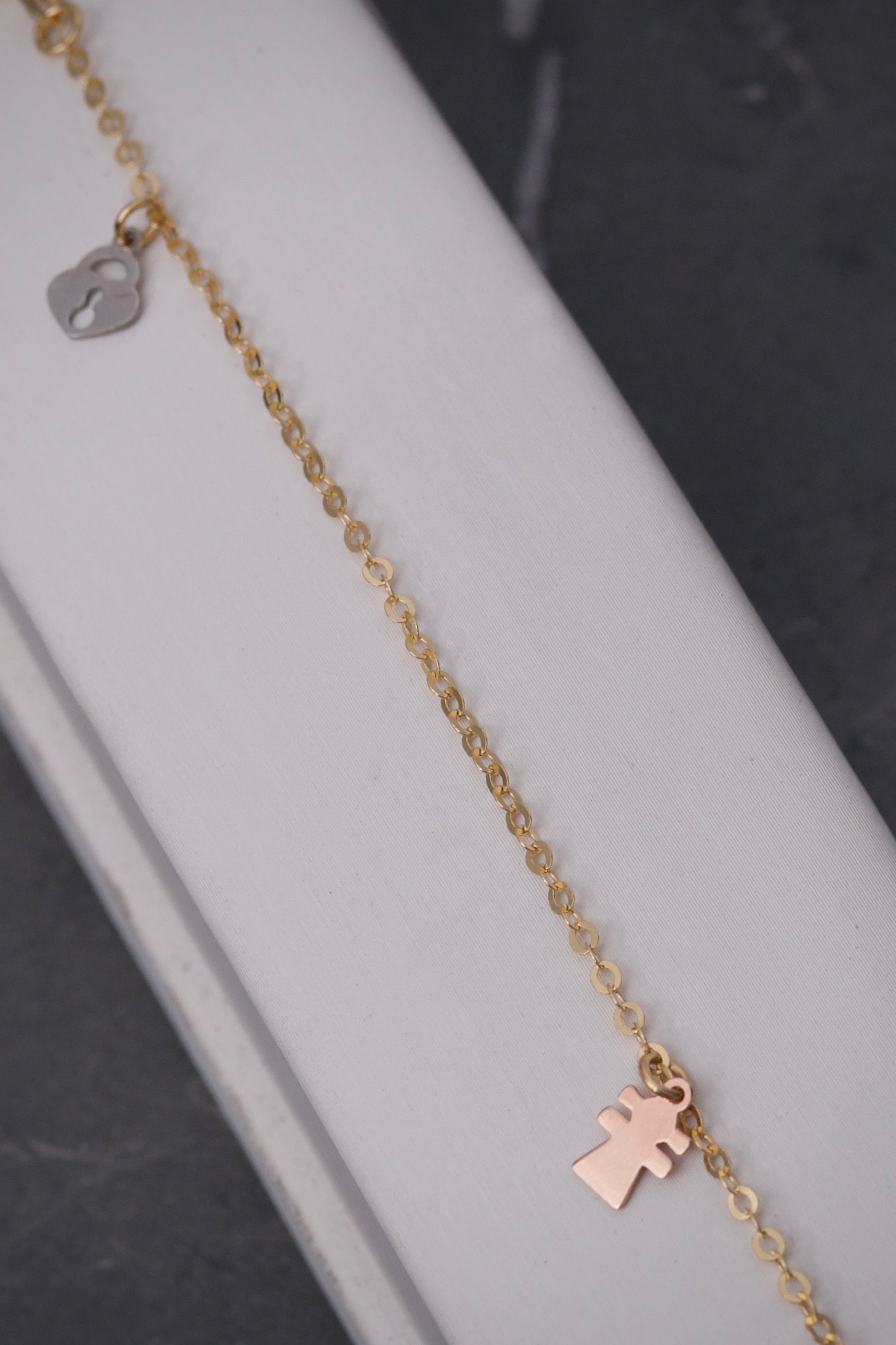 Tobillera Rolon Con Dijes Varios 2.65gr / Largo 25cm / Tres Oros Italy + 5 M