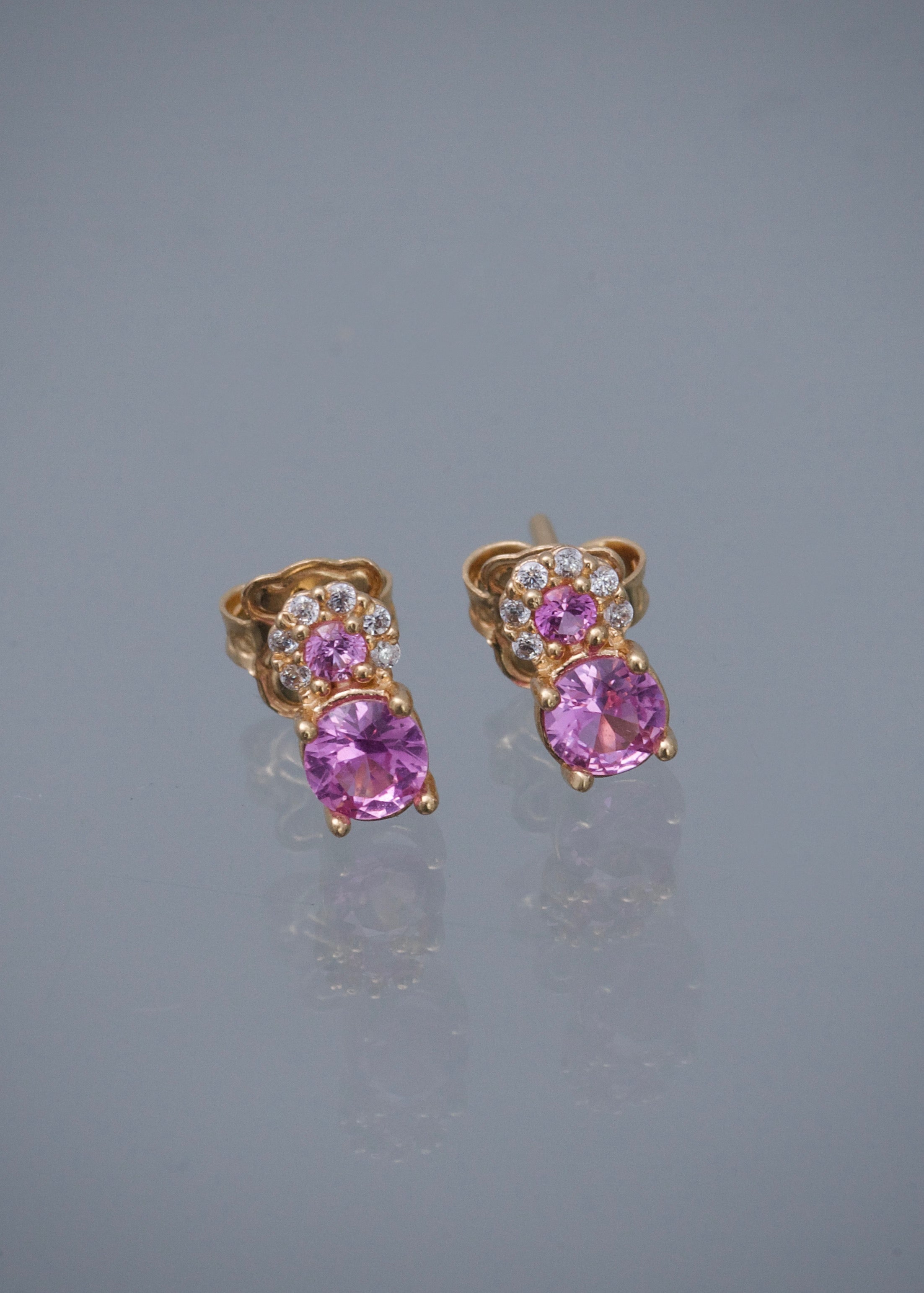 Topos con swarovski rosado y blanco 1.5gr / Largo 0.8cm / Oro Amarillo Nac B