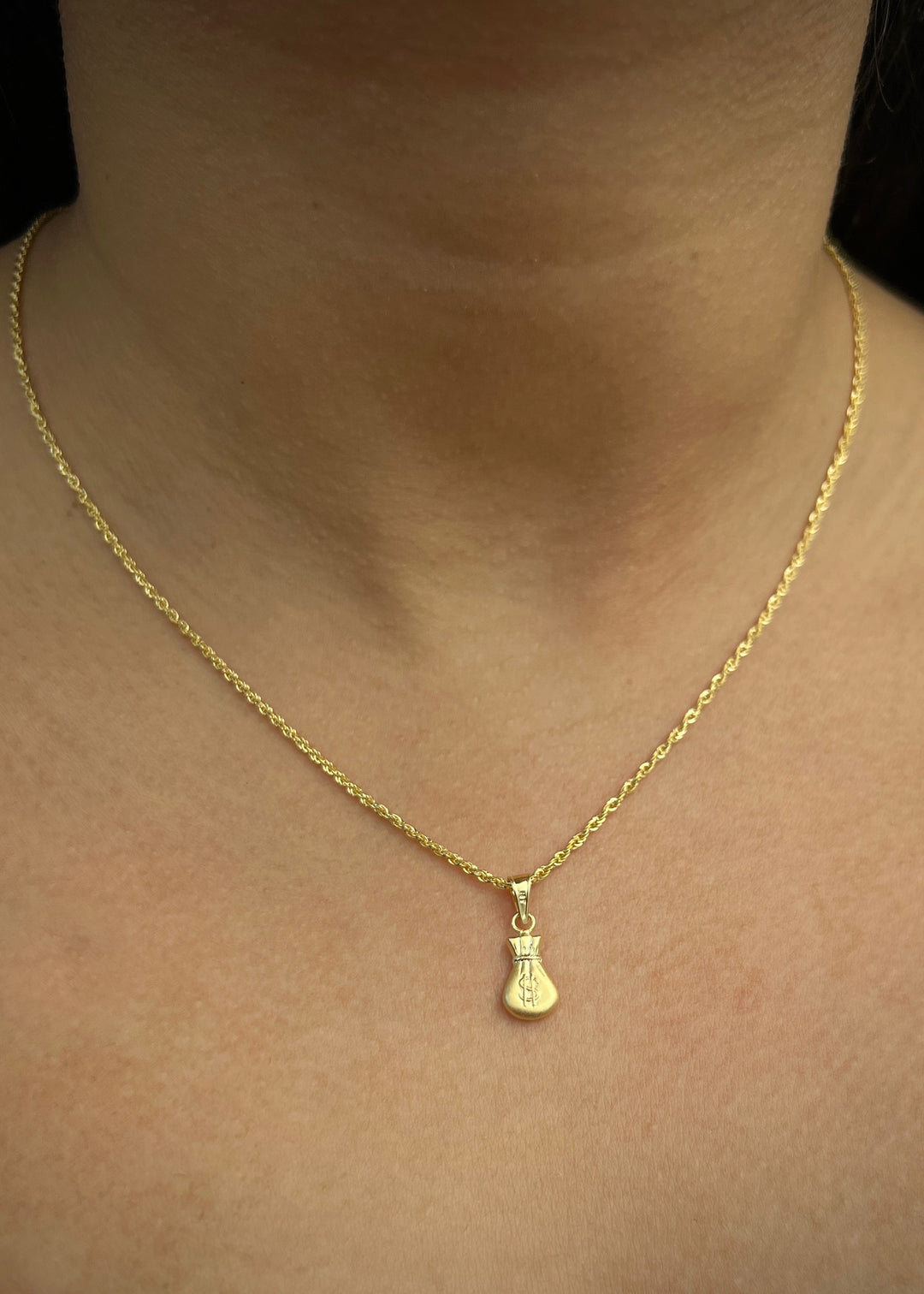 Dije bolsa de dinero 0.4gr / Largo 1.8cm — Oro Amarillo