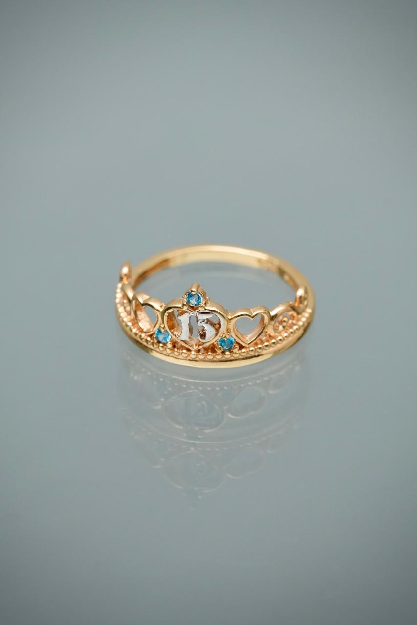 Anillo 15s con swarovskis azul 2.75gr / Talla 6 1/4 — Oro Amarillo