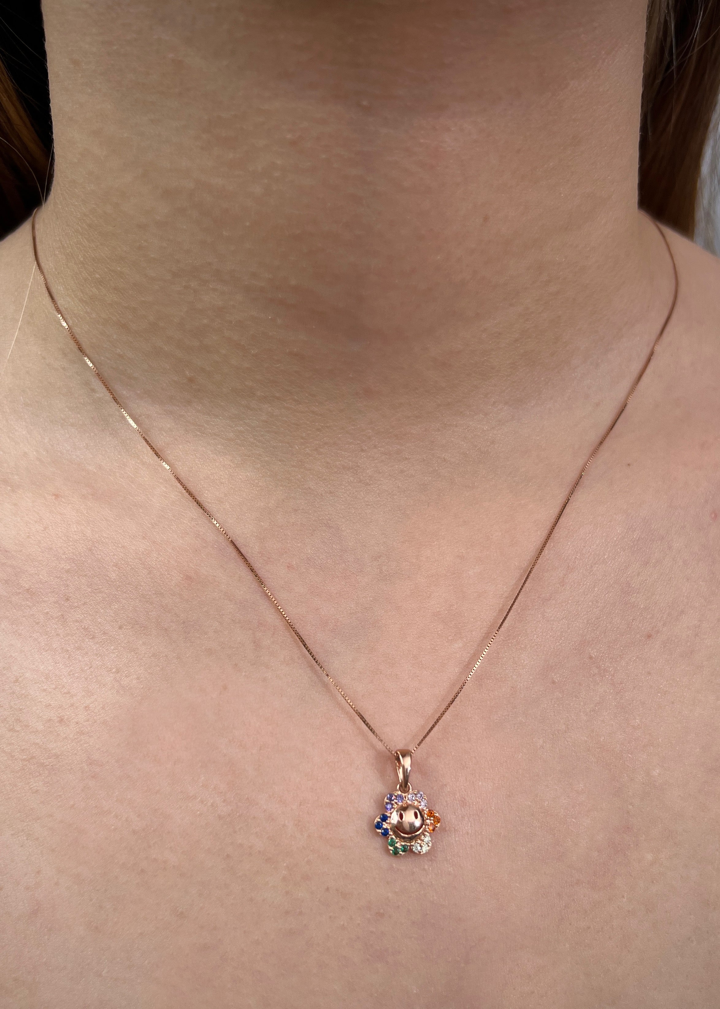 Dije flor con swarovski multicolor 0.95gr / Largo 1.6cm / Oro Rosado Nac M