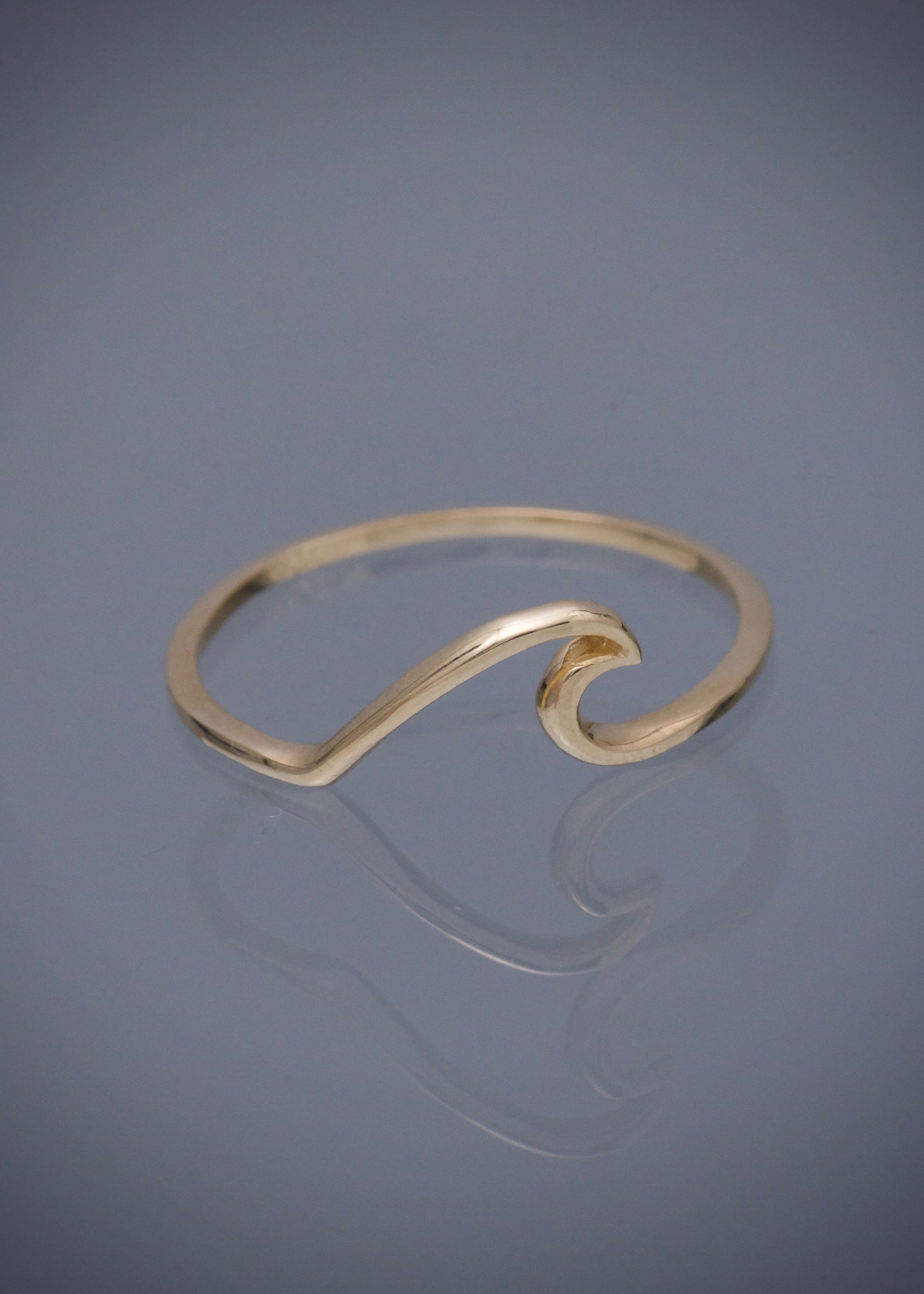 Anillo ola 0.7gr / TALLA 5 3/4 / Oro Amarillo Nac M