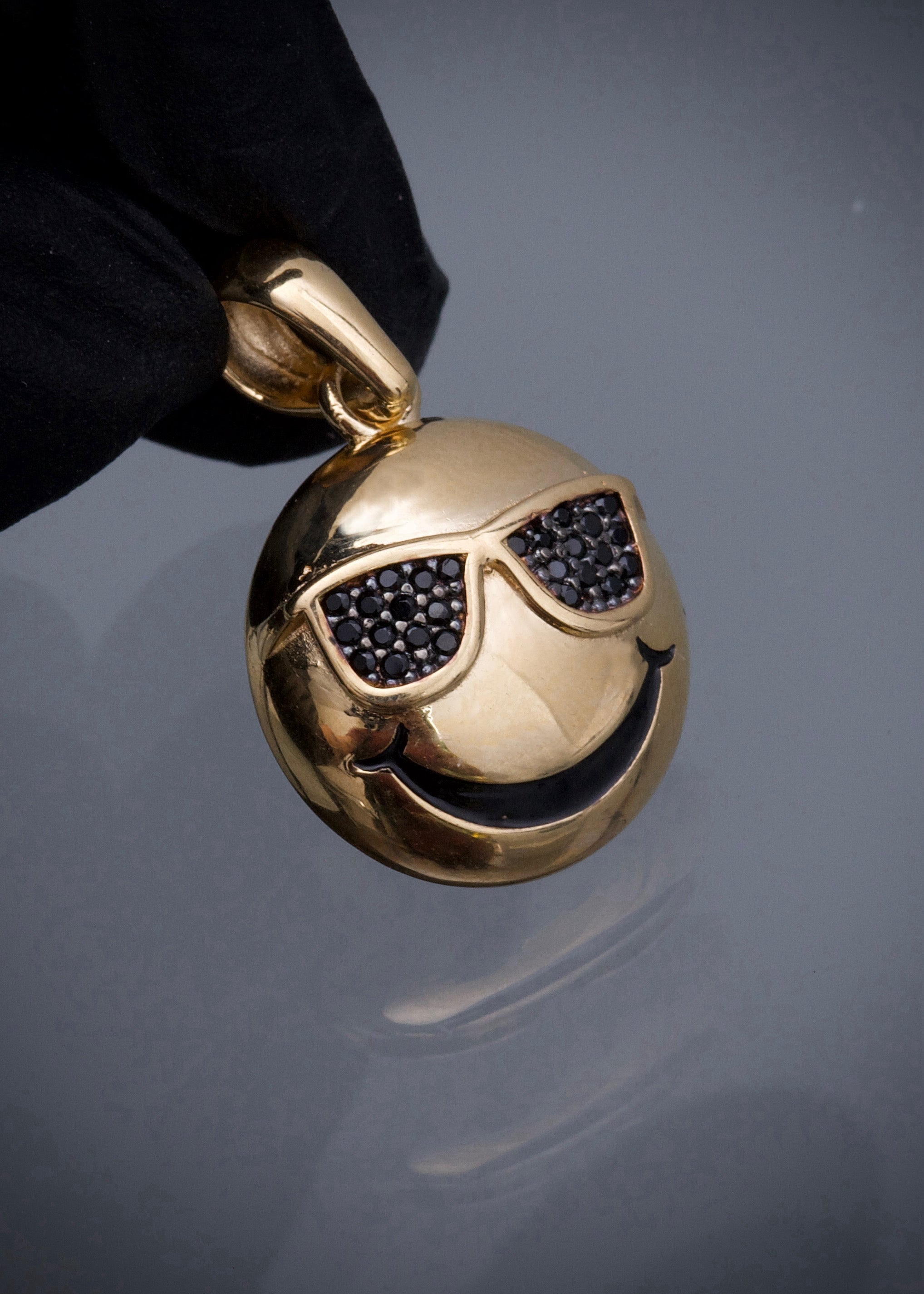 Dije emoji 3.4gr / Largo 2.6cm / Oro Amarillo Nac B