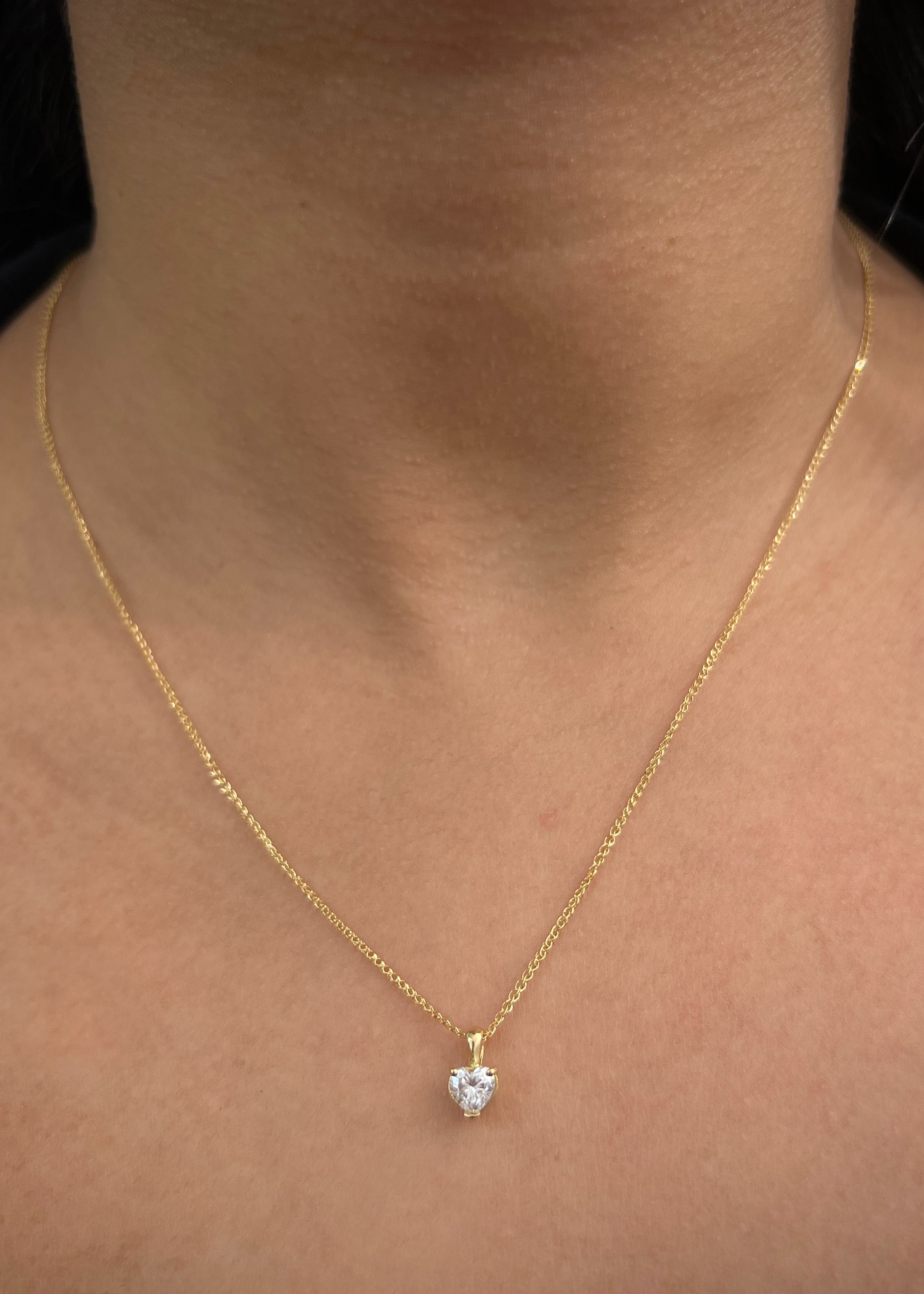 Dije corazon con 48pts de moissanita 0.7gr / Largo 1cm / Oro Amarillo (Joya) B