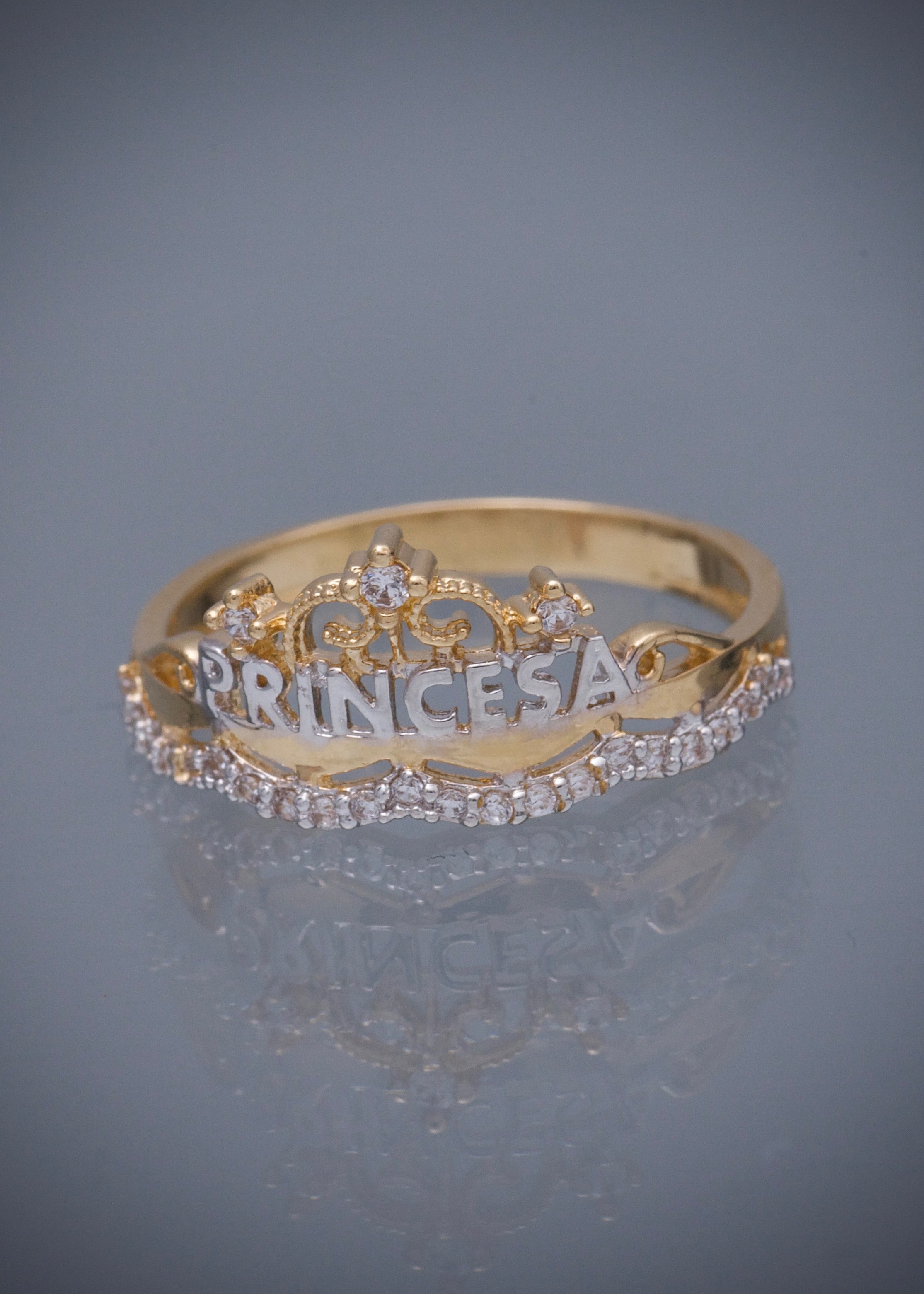 Anillo corana de 15s con swarovski blanco 2.6gr / TALLA 7 1/2 / Oro Amarillo Nac B
