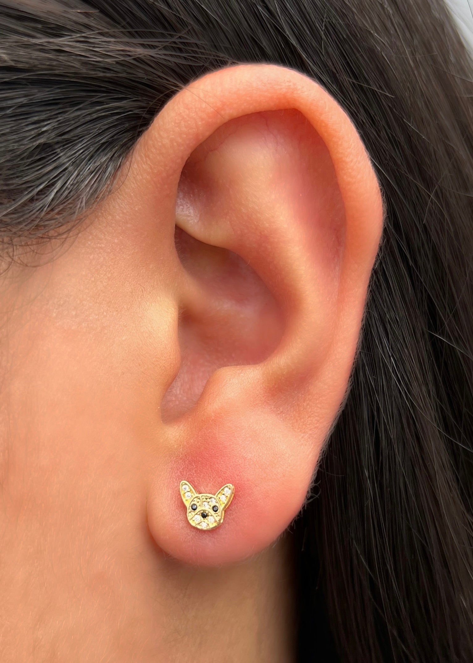 Topos perro con swarovski blanco y negro 1gr / Largo 0.6cm / Oro Amarillo Nac*