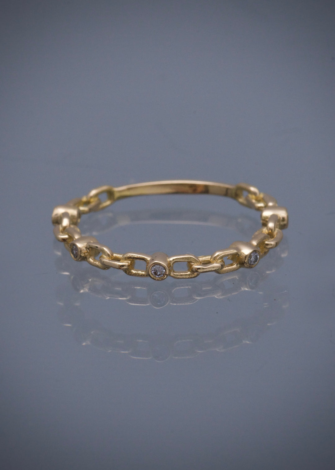 Anillo con swarovski blancos 1.5gr / Talla 6 1/4 — Oro Amarillo