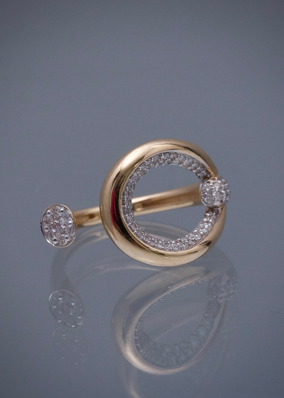 Anillo con 47pts de diamantes 4.35gr / Talla 6 1/4 — Oro Amarillo