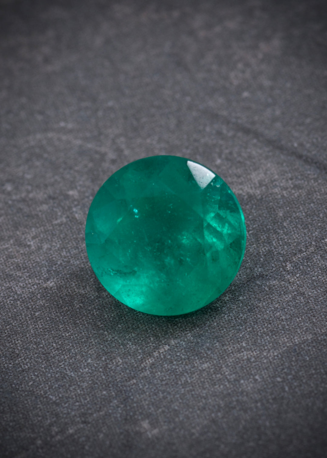 Esmeralda redonda con 227pts — Oro Amarillo