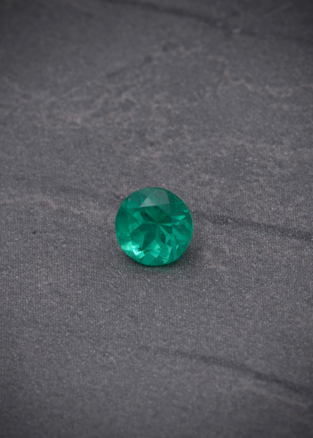 Esmeralda redonda con 57pts (Joya) B