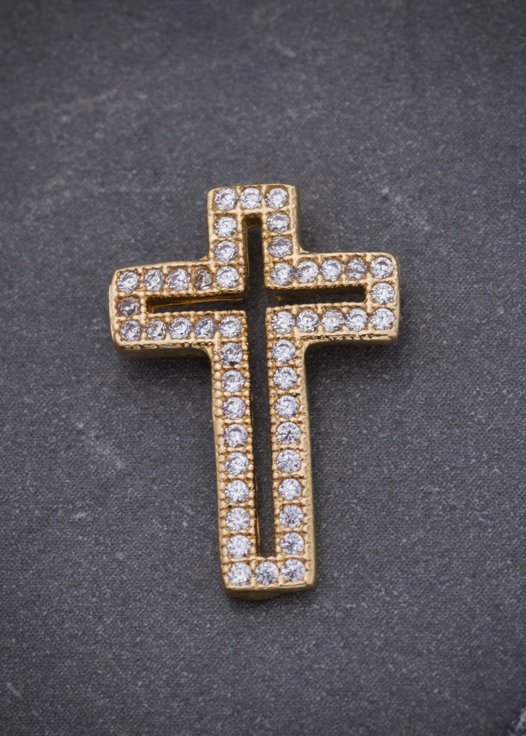 Dije cruz con swarovski blanco 1.2gr / Largo 1.7cm — Oro Amarillo