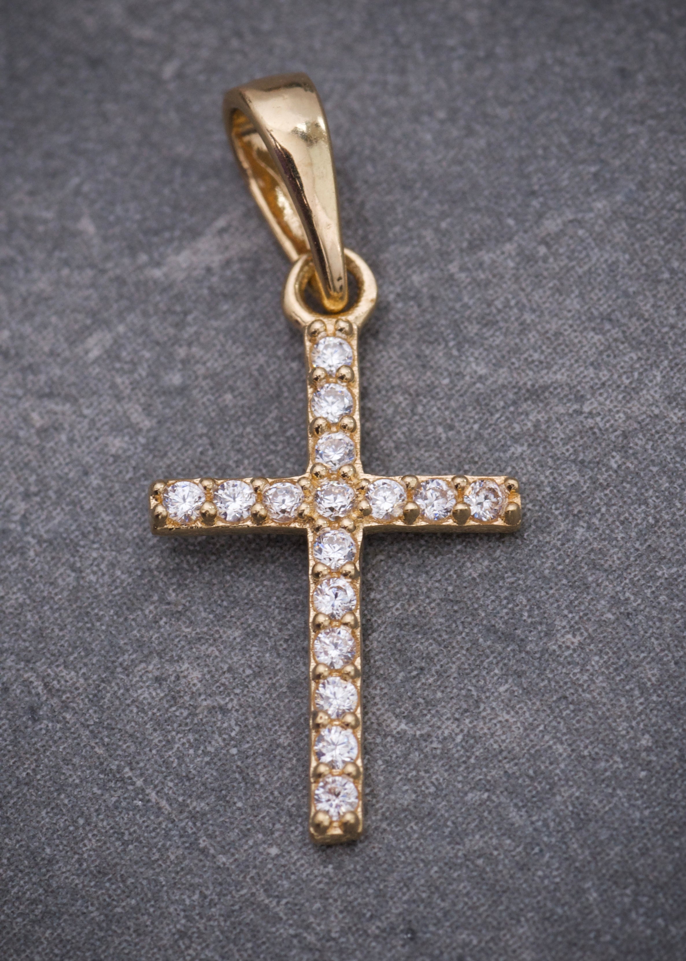 Dije cruz con swarovski blanco 0.55gr / Largo 2cm / Oro Amarillo Nac M