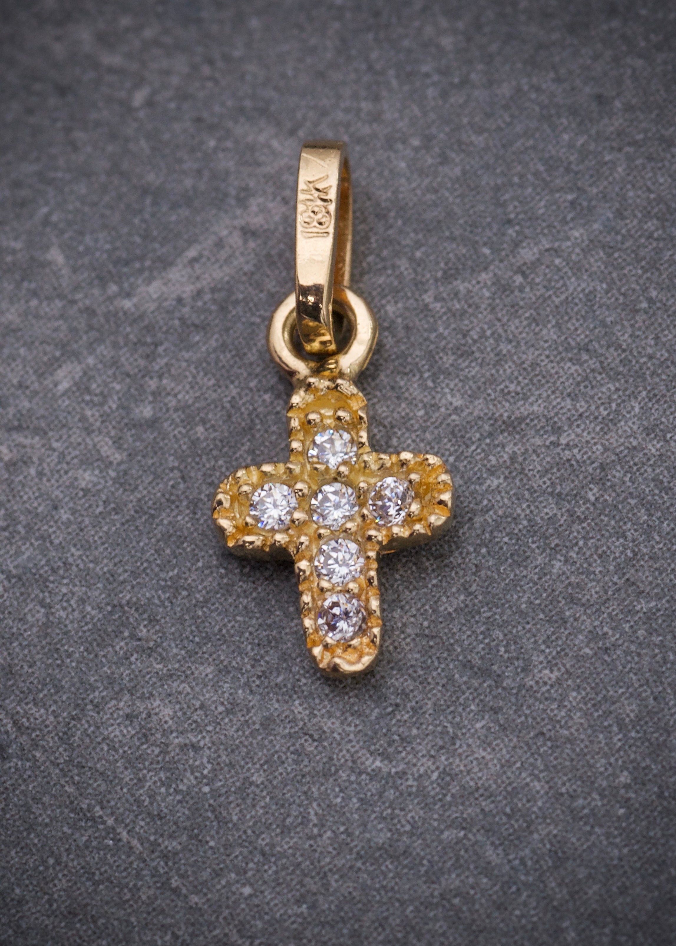 Dije cruz con swarovski blanco 0.45gr / Largo 1.5cm / Oro Amarillo Nac P