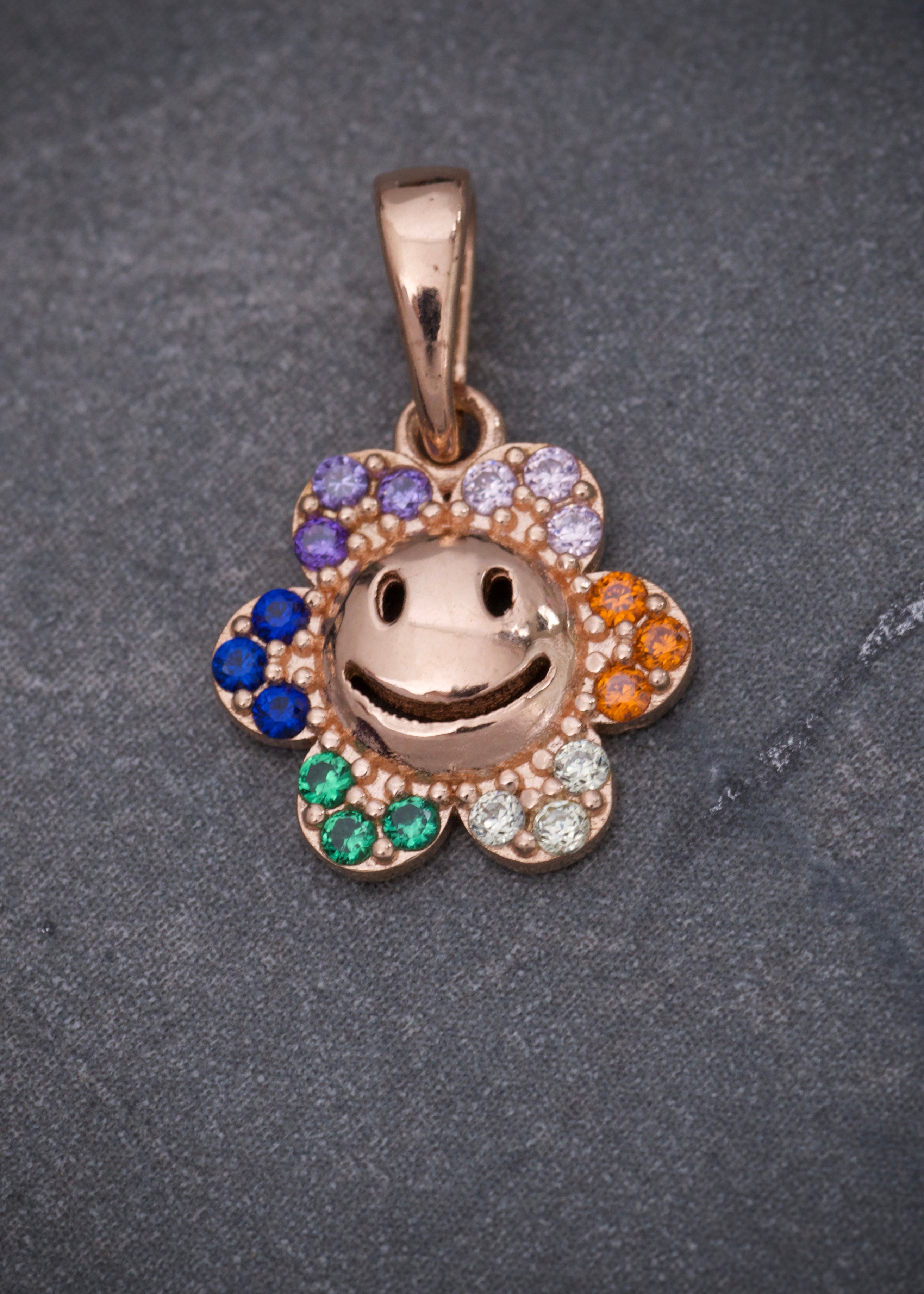 Dije flor con swarovski multicolor 0.95gr / Largo 1.6cm / Oro Rosado Nac M