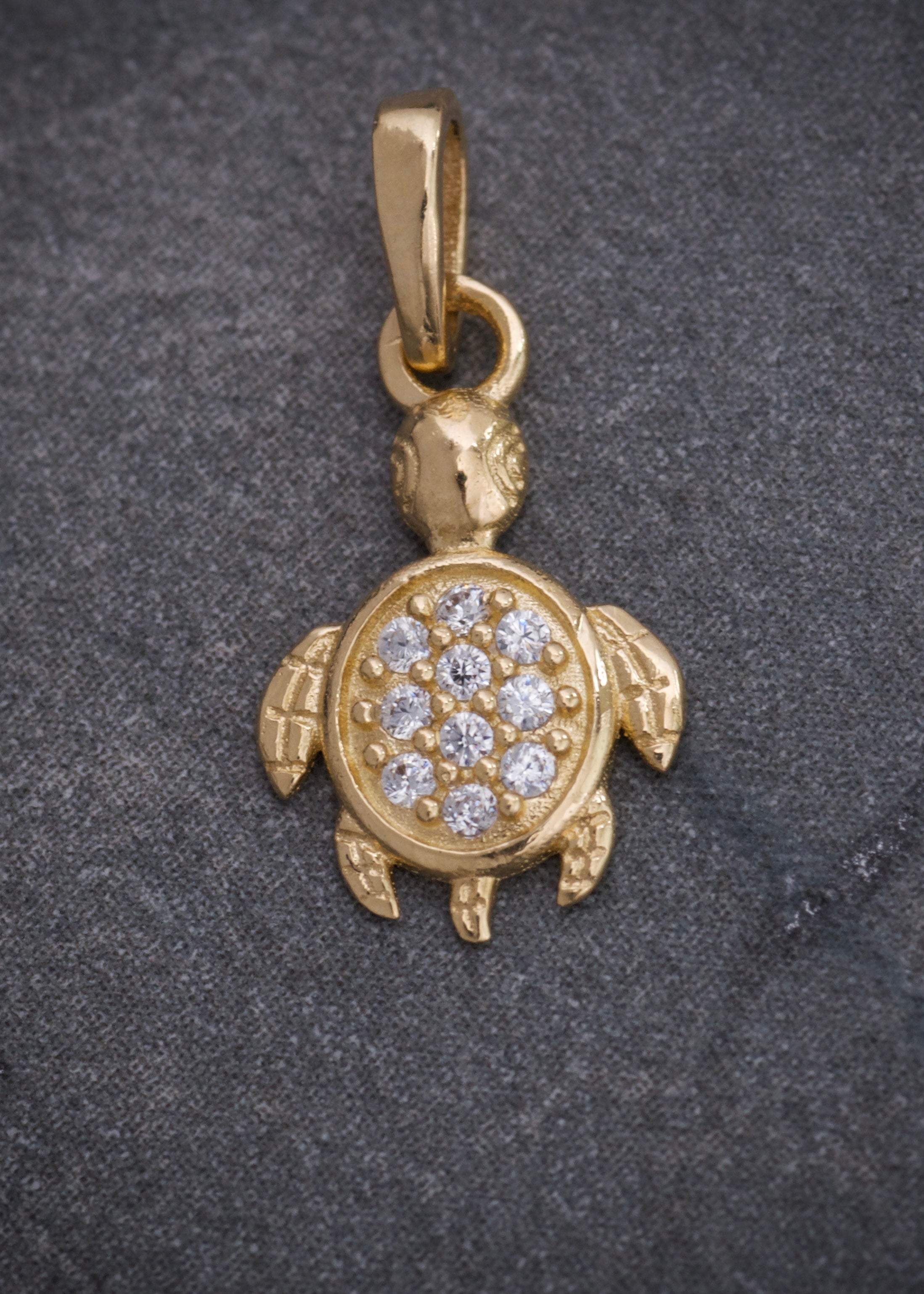 Dije tortuga con swarovski blanco 0.6gr / largo 1.5cm / Oro Amarillo Nac*