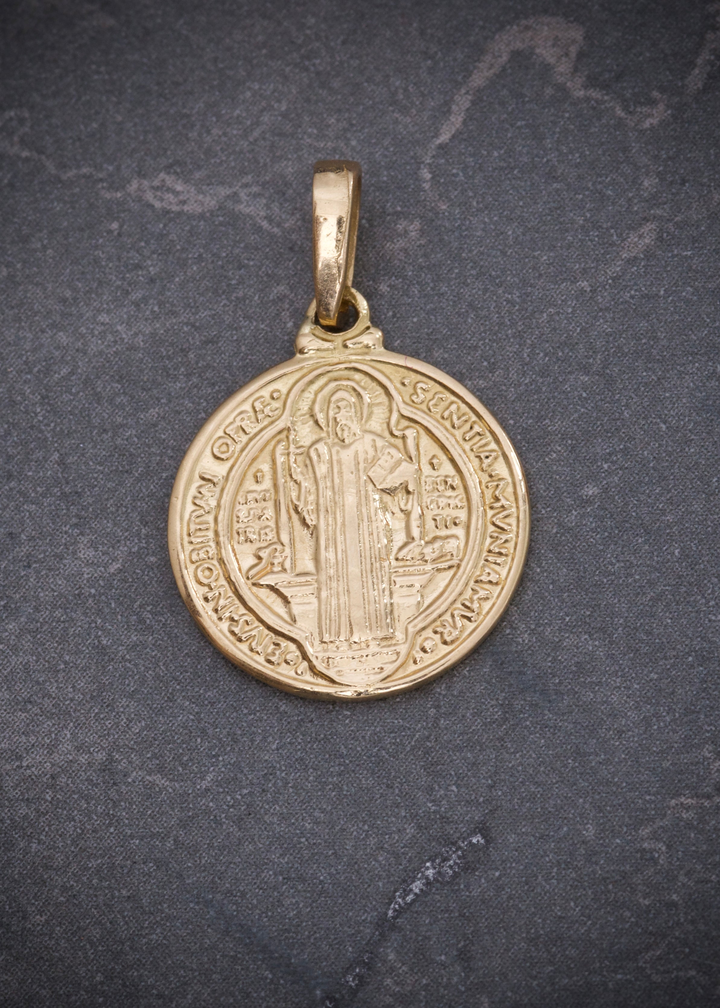 Dije san benito 2.3gr / Largo 2.2cm / Oro Amarillo Nac P