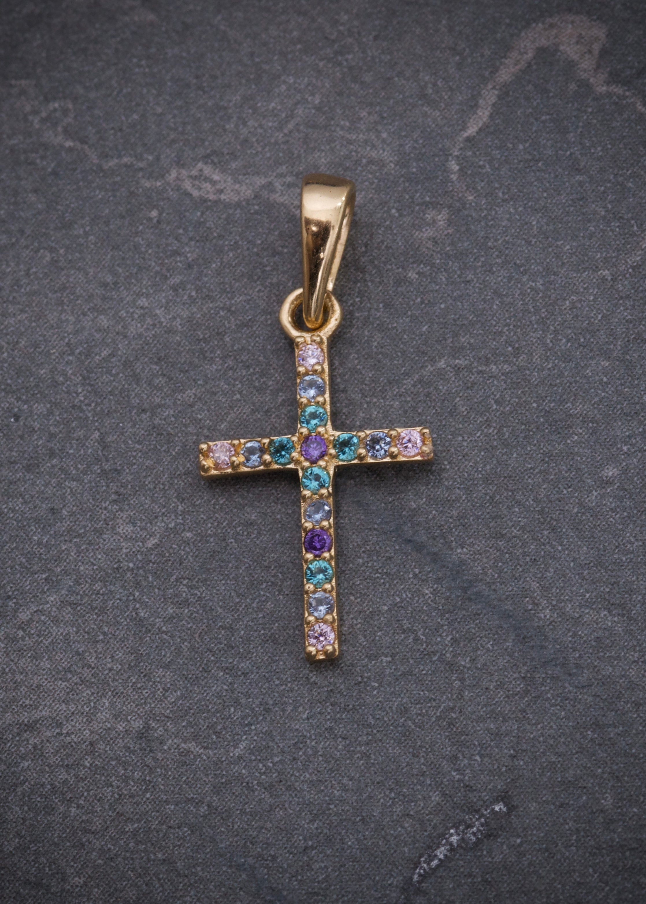 Dije cruz con swarovski azul y morado 0.6gr / Largo 2 cm / Oro Amarillo Nac P