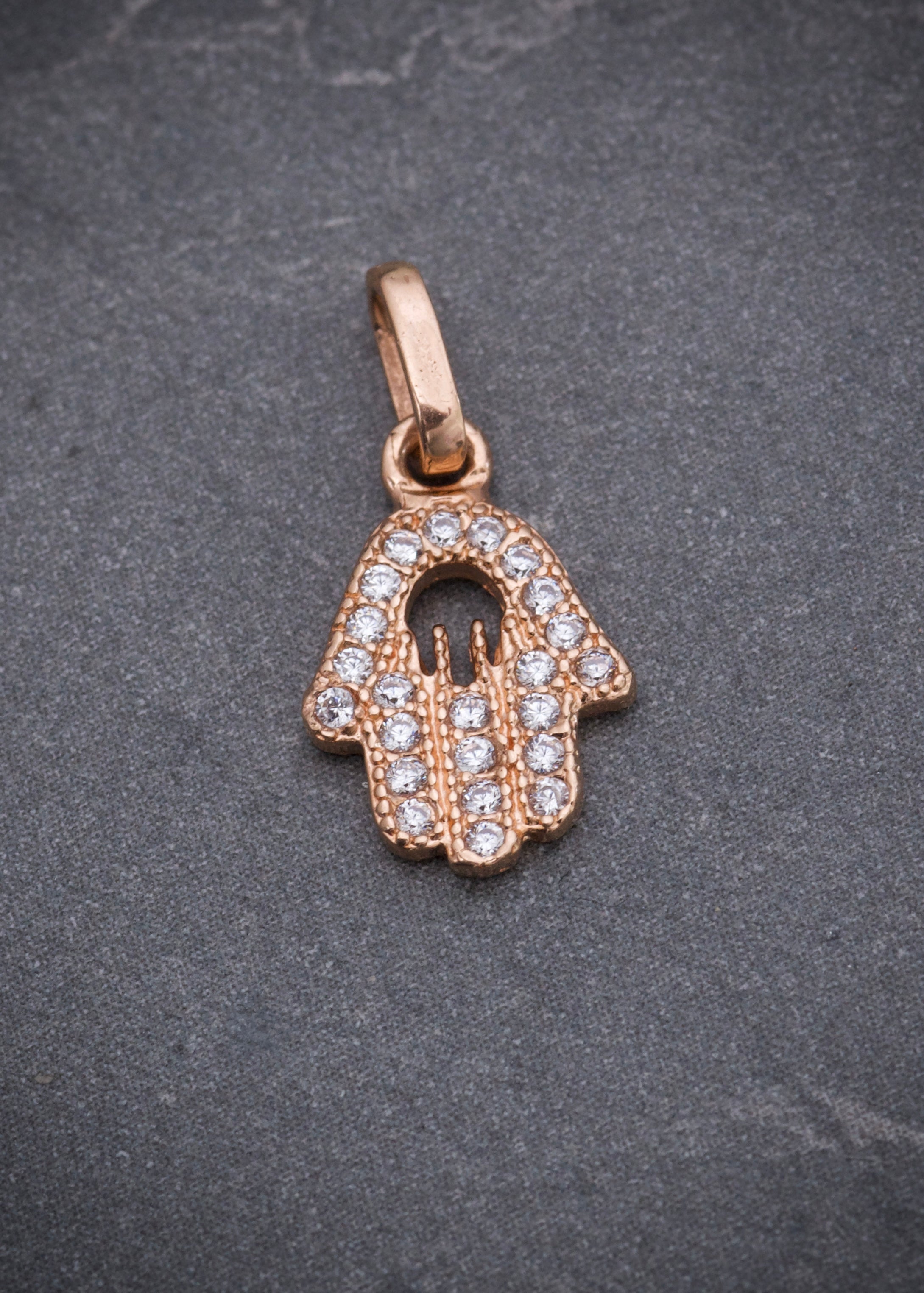 Dije mano hs con swarovski blanco 0.7gr / Largo 1.6cm / Oro Rosado Nac*