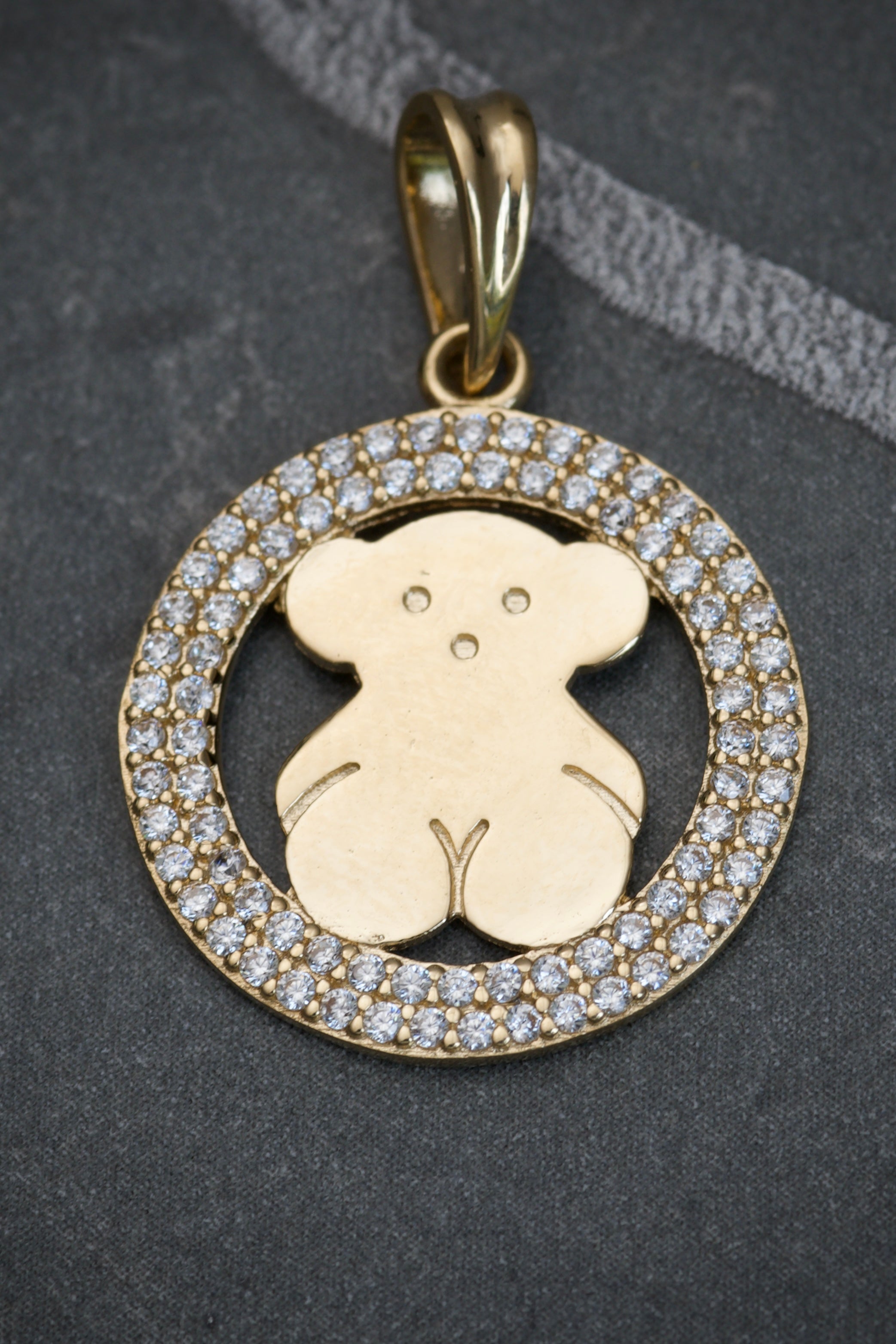 Dije Medalla De OSo TH COn Swarovski blanco 2.6gr / Largo 2.5cm / Oro Amarillo Nac M