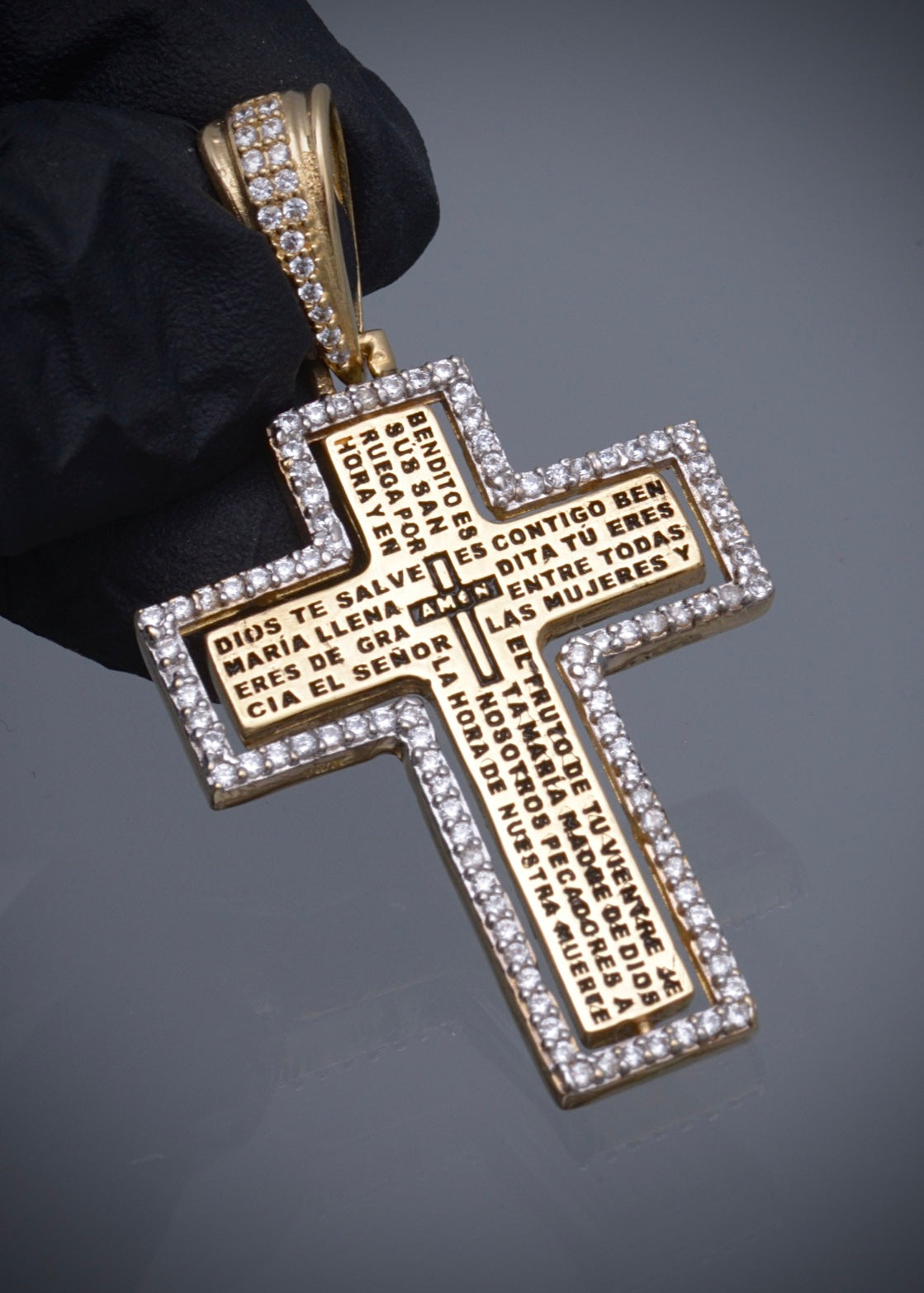 Dije cruz con oracion y swarovski blanco 9.75gr / Largo 4.7cm / Oro Amarillo Nac M