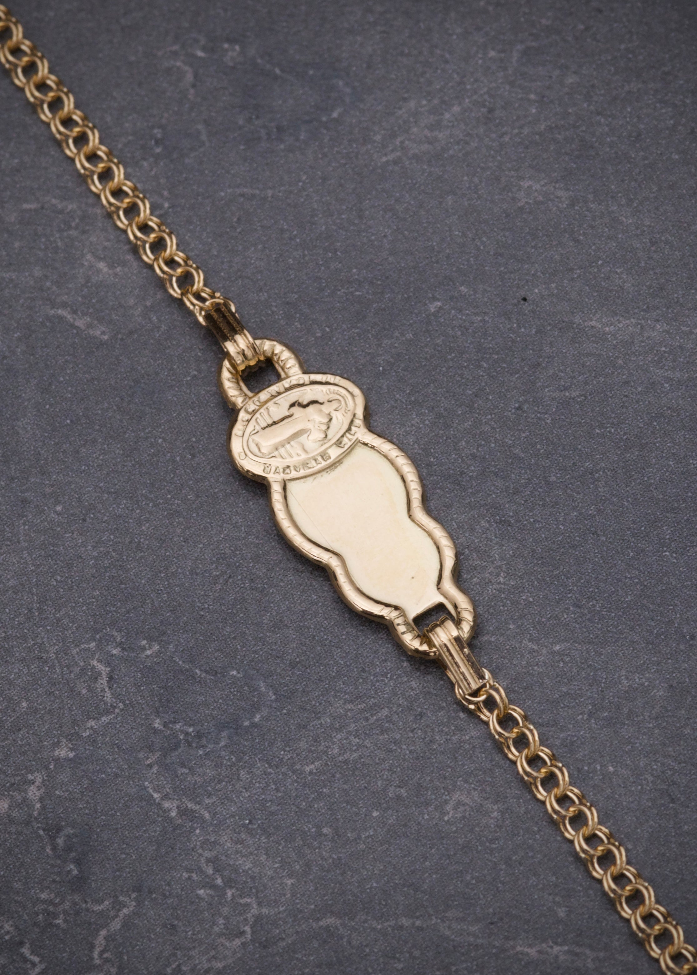 Pulso bebe con placa san benito 1.35gr / Largo 14cm — Oro Amarillo