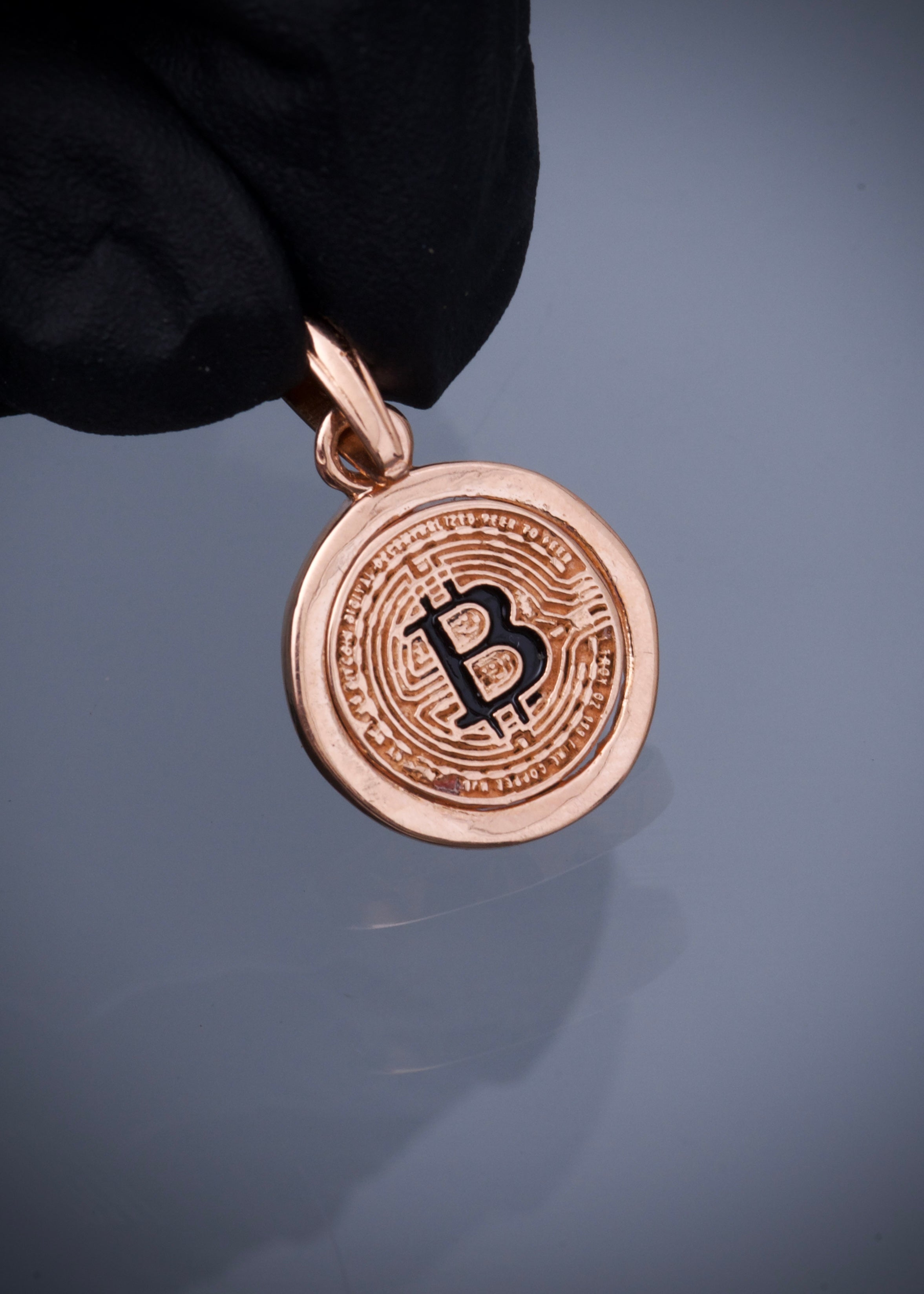 Dije bitcoin 2.65gr / LArgo 2.3cm / Oro Rosado Nac B