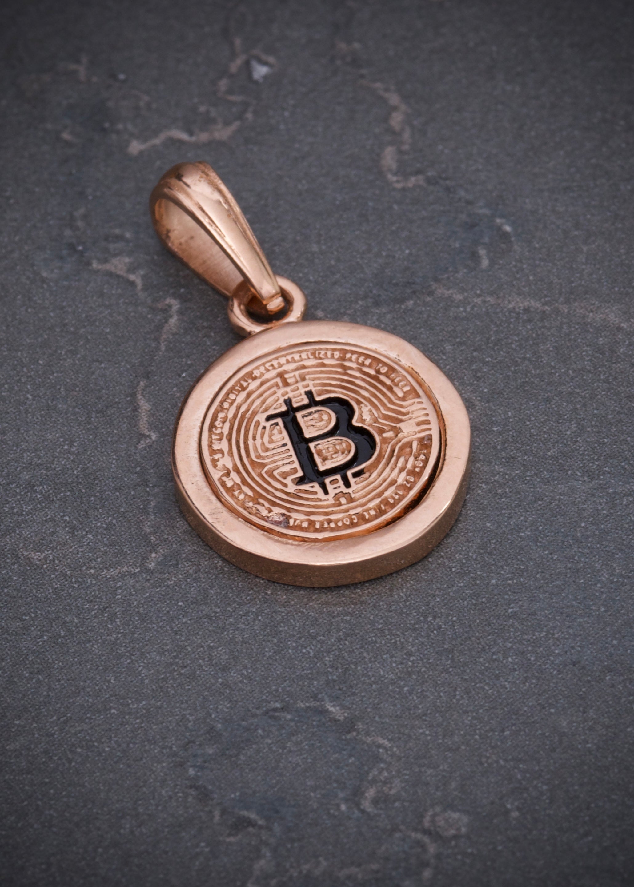 Dije bitcoin 2.65gr / LArgo 2.3cm / Oro Rosado Nac B